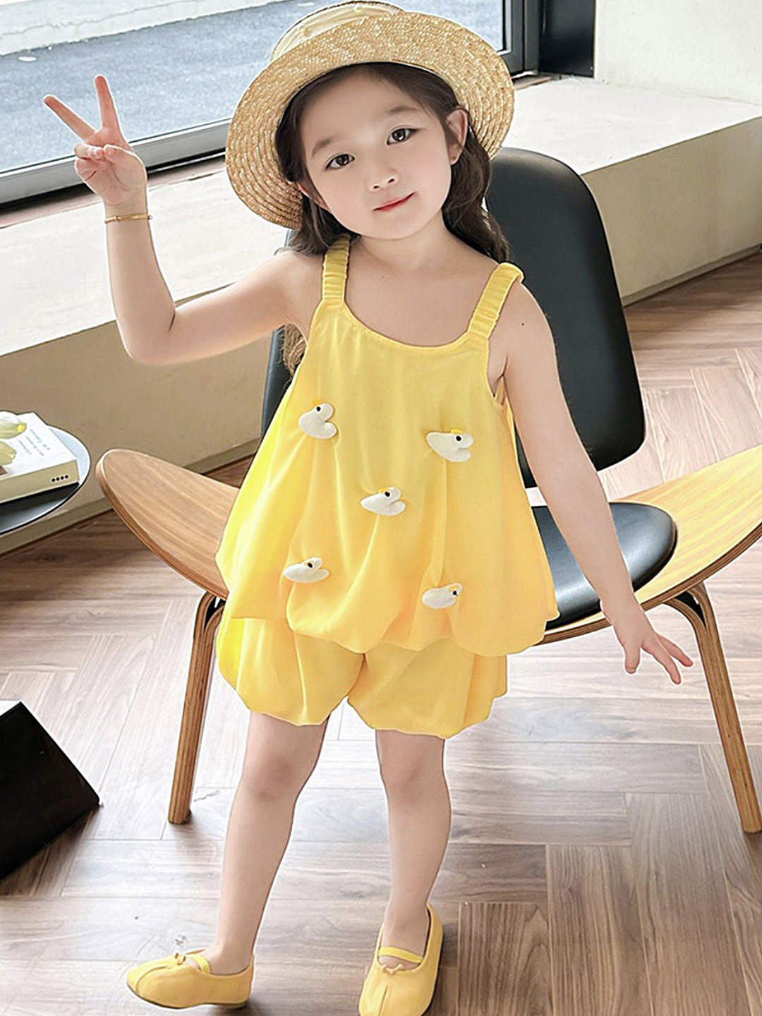 

LULU & SKY Girls Applique Square Neck Top With Shorts, Yellow