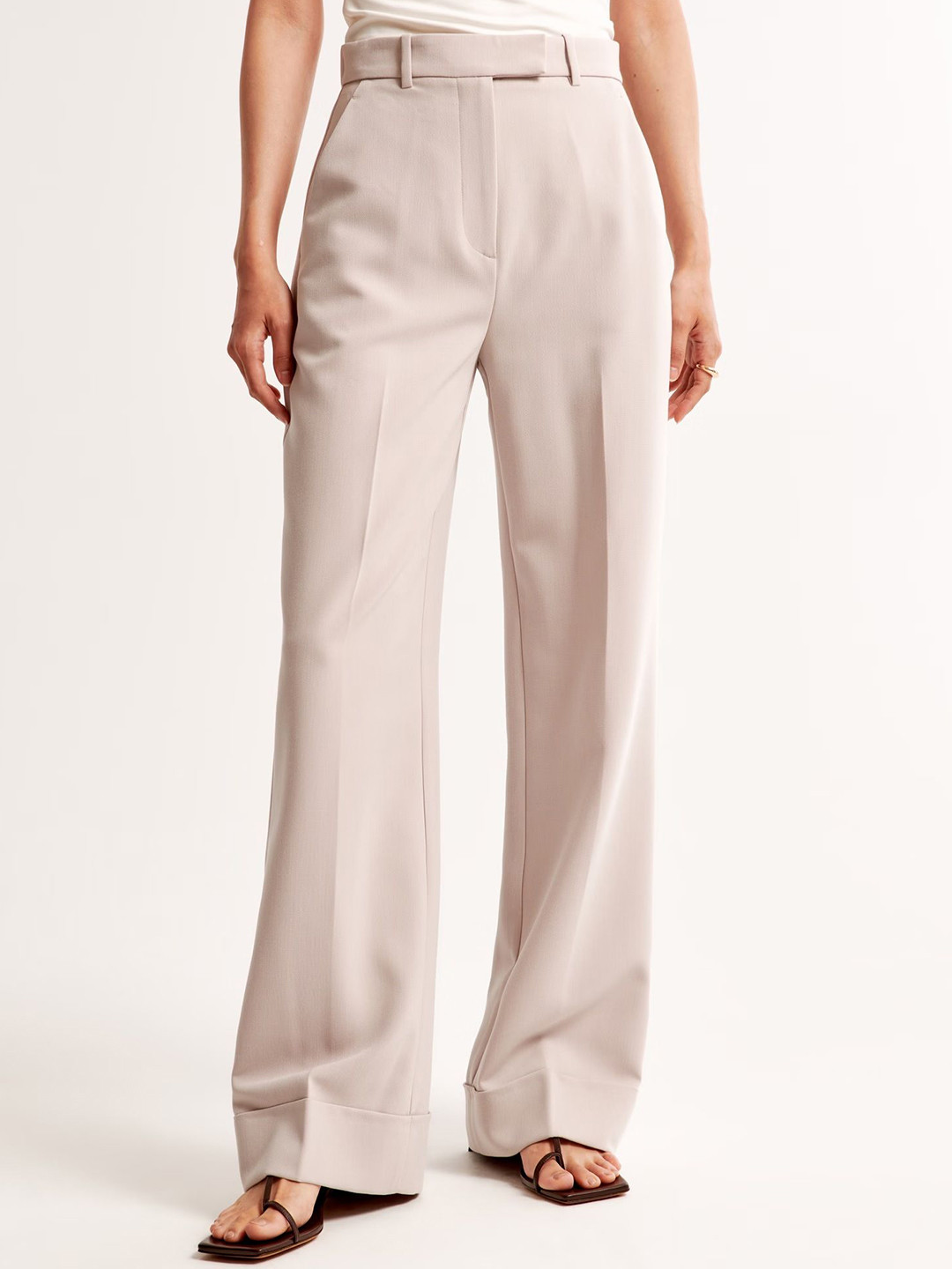 

FNOCKS Women Relaxed Flared High-Rise Pleated Trousers, Cream