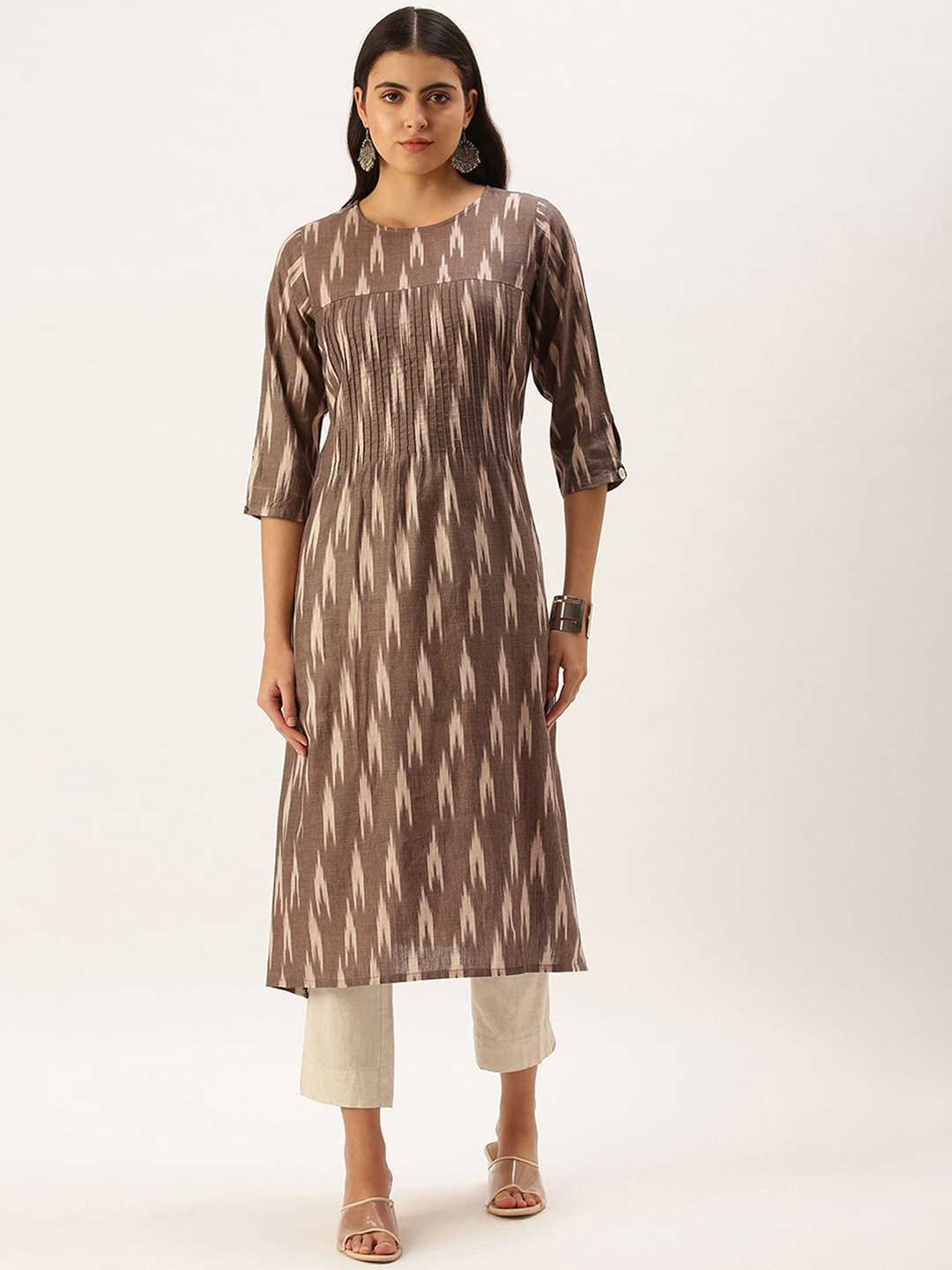 

DIVASTRI Abstract Printed Round Neck Ikat Technique Straight Silk Kurta, Grey