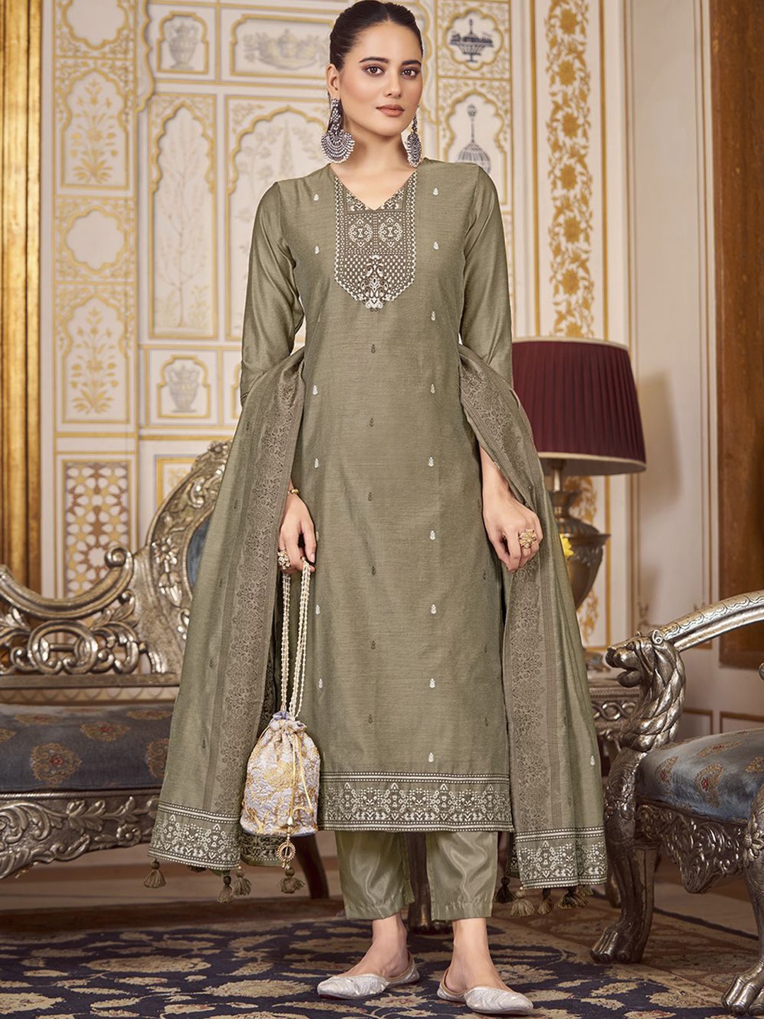 

HRITIKA Women Floral Regular Kurta with Trousers & With Dupatta, Olive