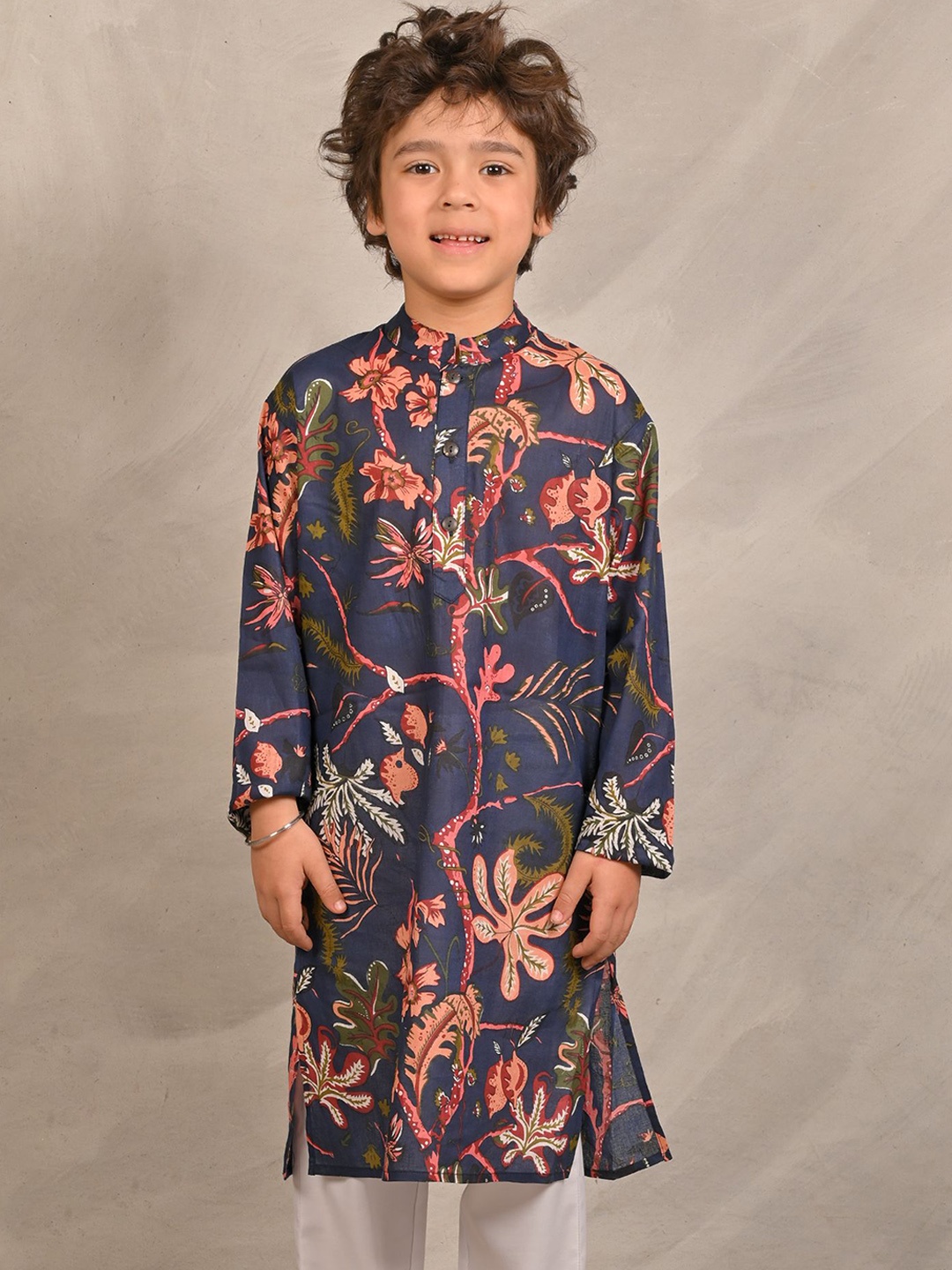 

Anthrilo Boys Floral Printed Mandarin Collar Pure Cotton Straight Kurta, Navy blue