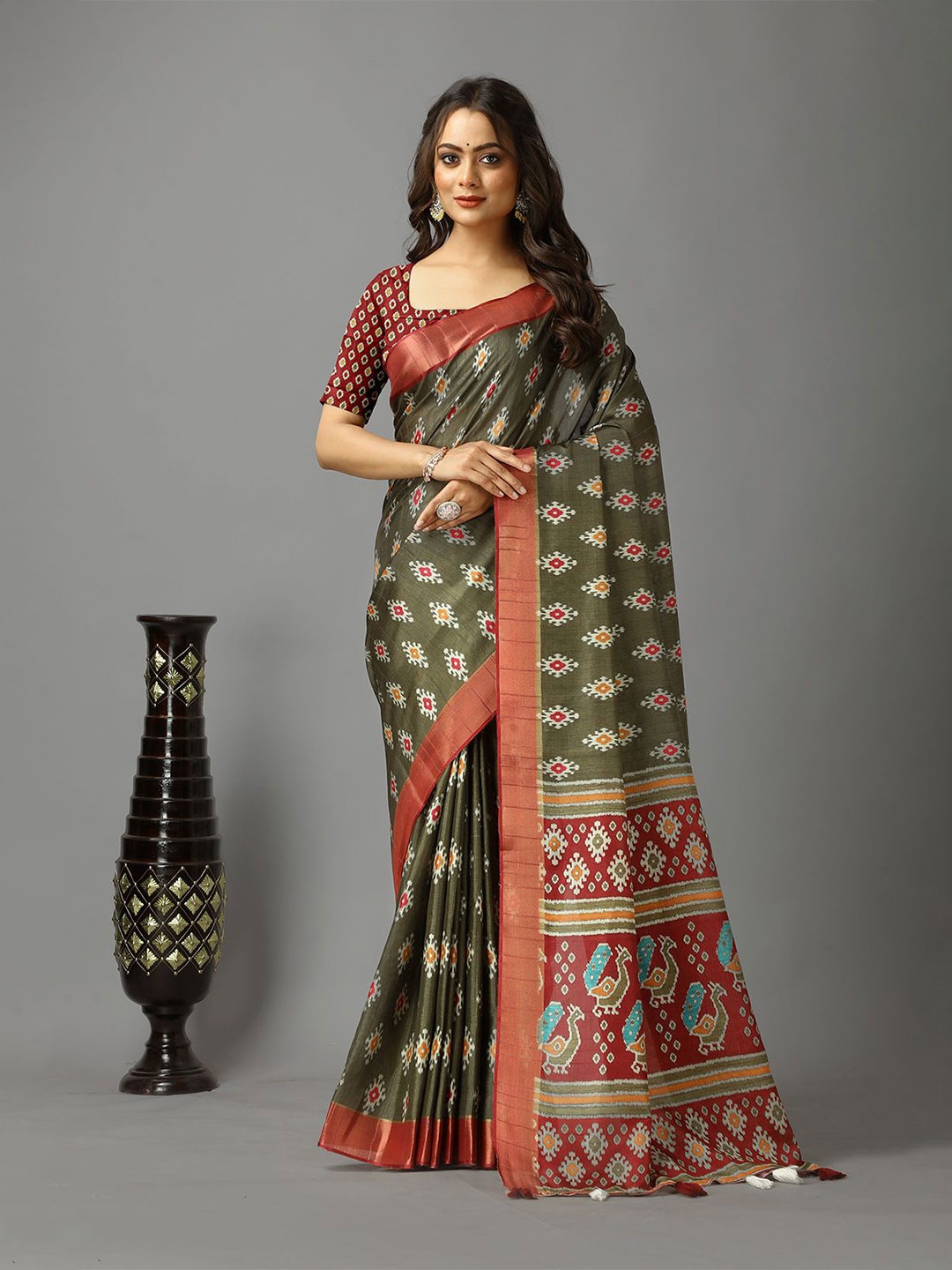 

A.V.M. SILK MILLS Ethnic Motifs Zari Saree, Green