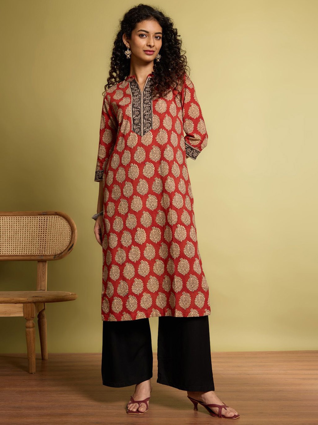 

Taneira Ethnic Motifs Printed Mandarin Collar Pure Cotton Straight Kurta, Red