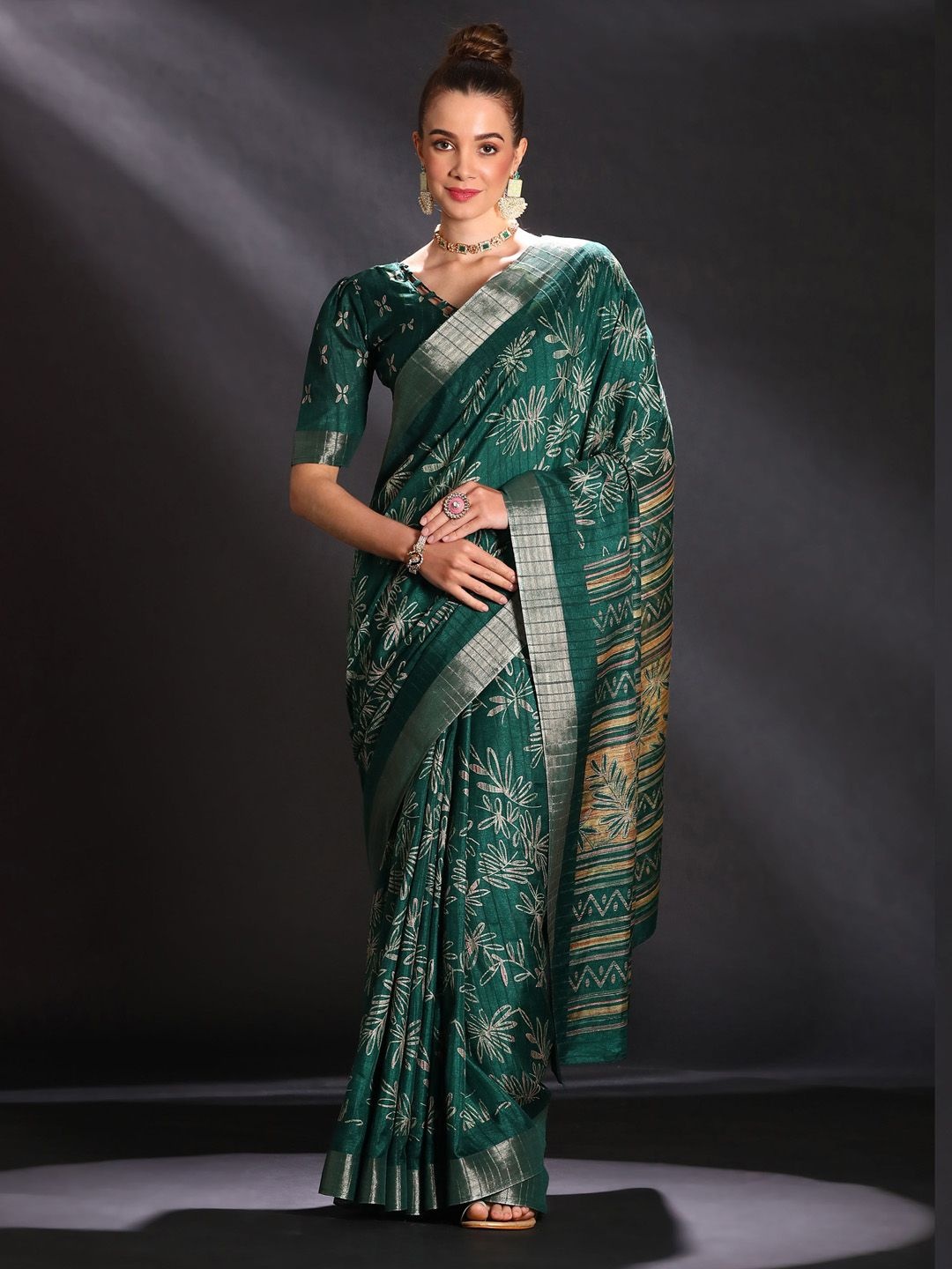 

Anouk Rustic Floral Zari Silk Blend Sungudi Saree, Teal