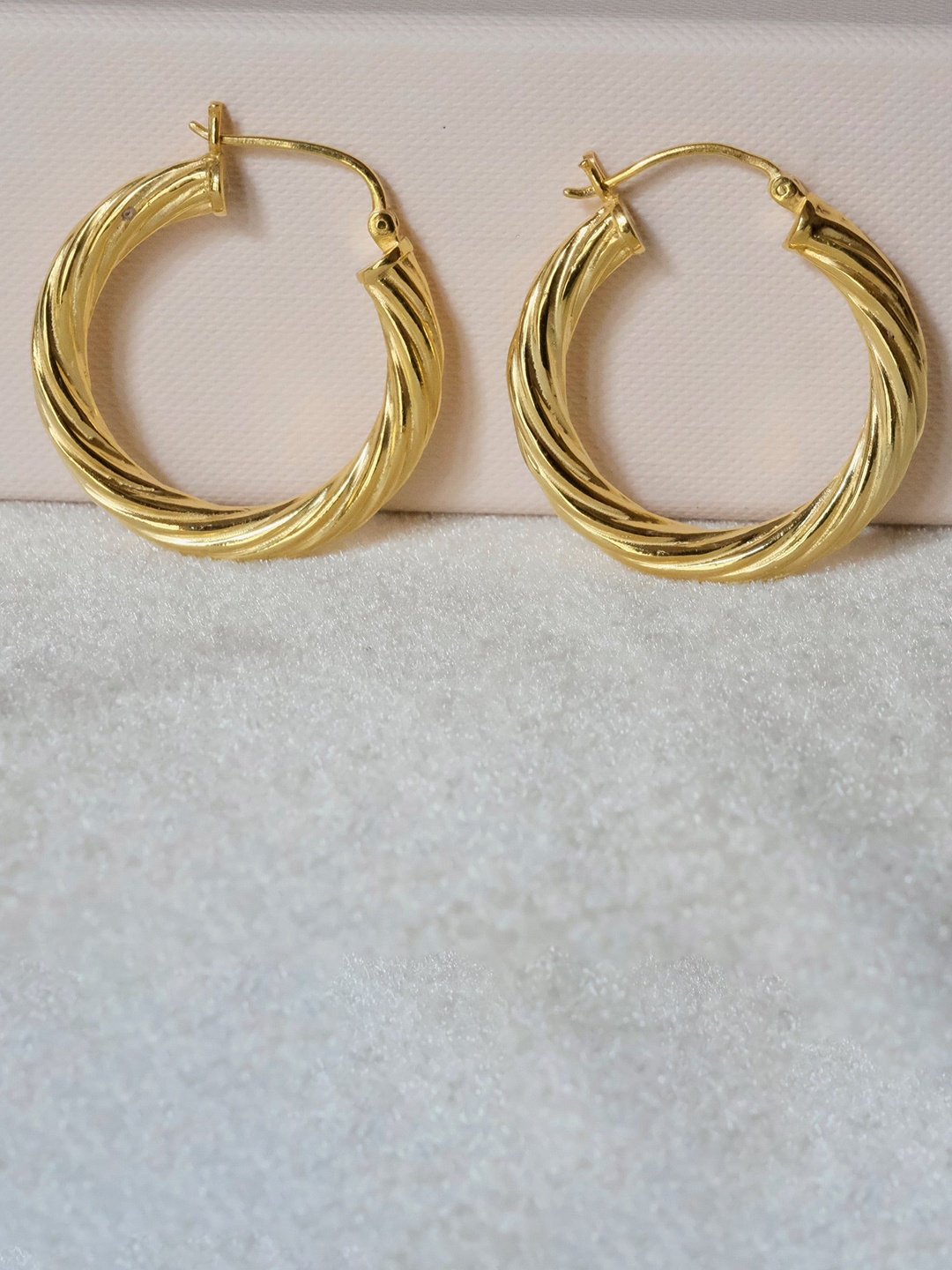 

Anushka Jain Jewellery 92.5 Sterling Silver Gold-Plated Twisted Hoop Earring
