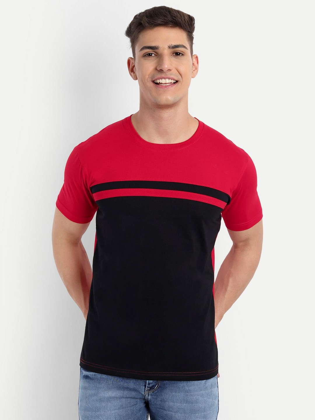 

Metronaut Men Colourblocked T-shirt, Red