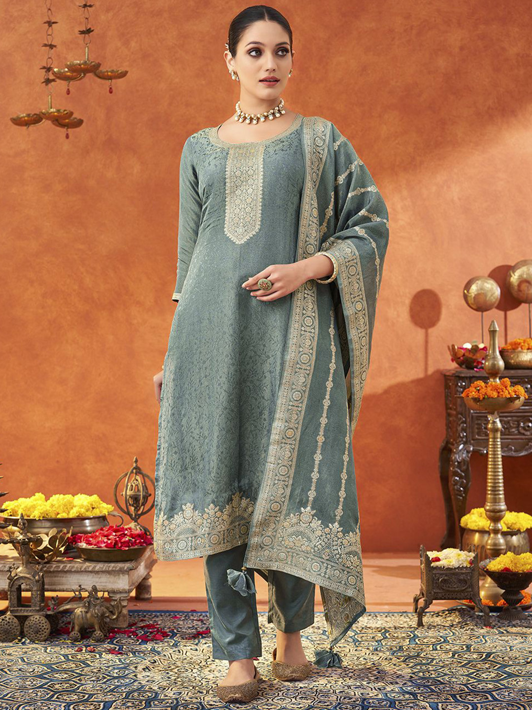 

HRITIKA Women Floral Regular Kurta with Trousers & With Dupatta, Grey