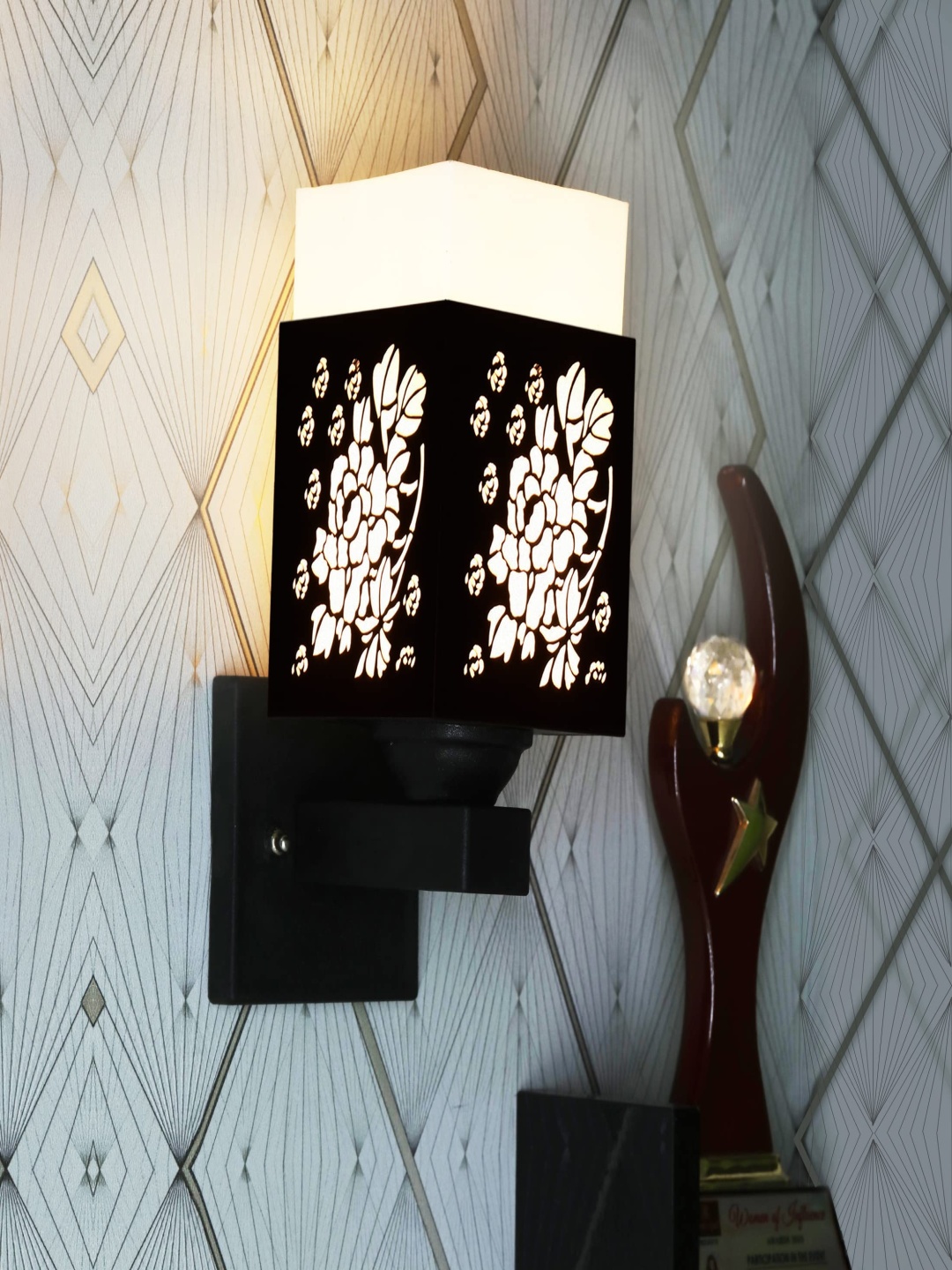 

Gojeeva Black & White Textured Wooden Rectangle Shaped Wall Lamp