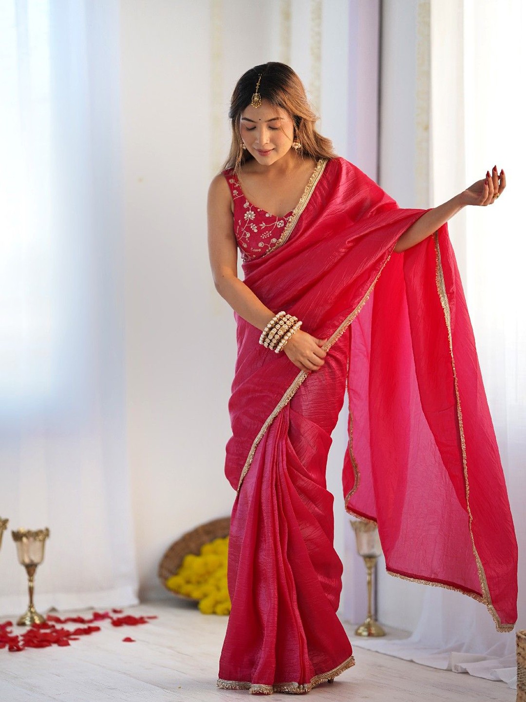 

Yara Creation Embroidered Tissue Saree, Magenta