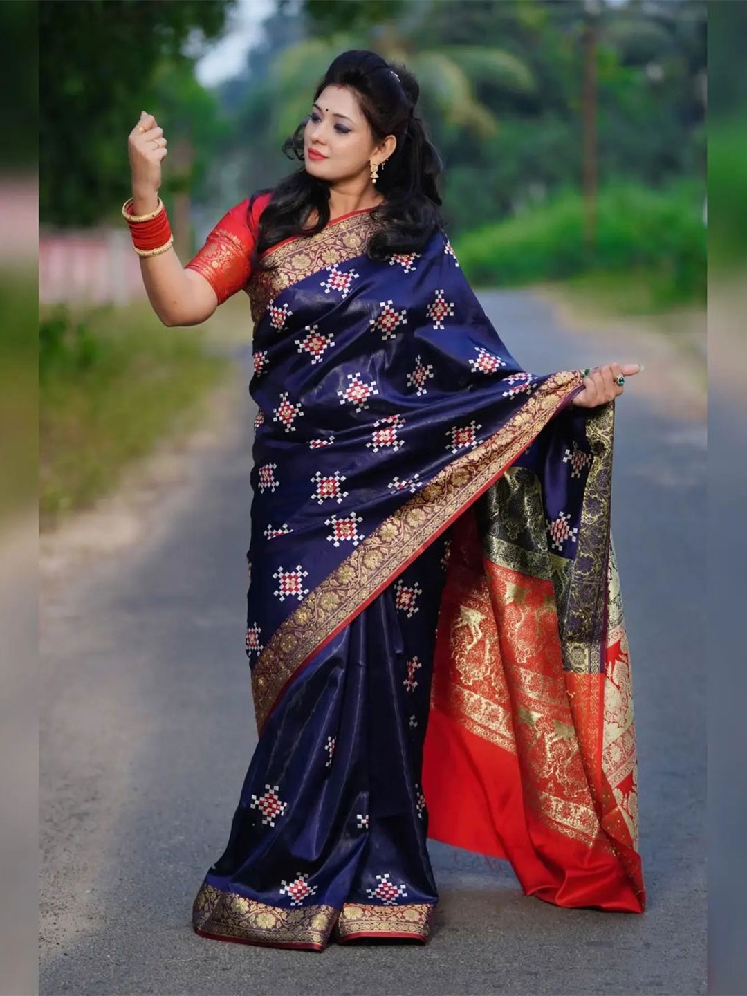 

GS CREATION Woven Design Zari Satin Banarasi Saree, Blue