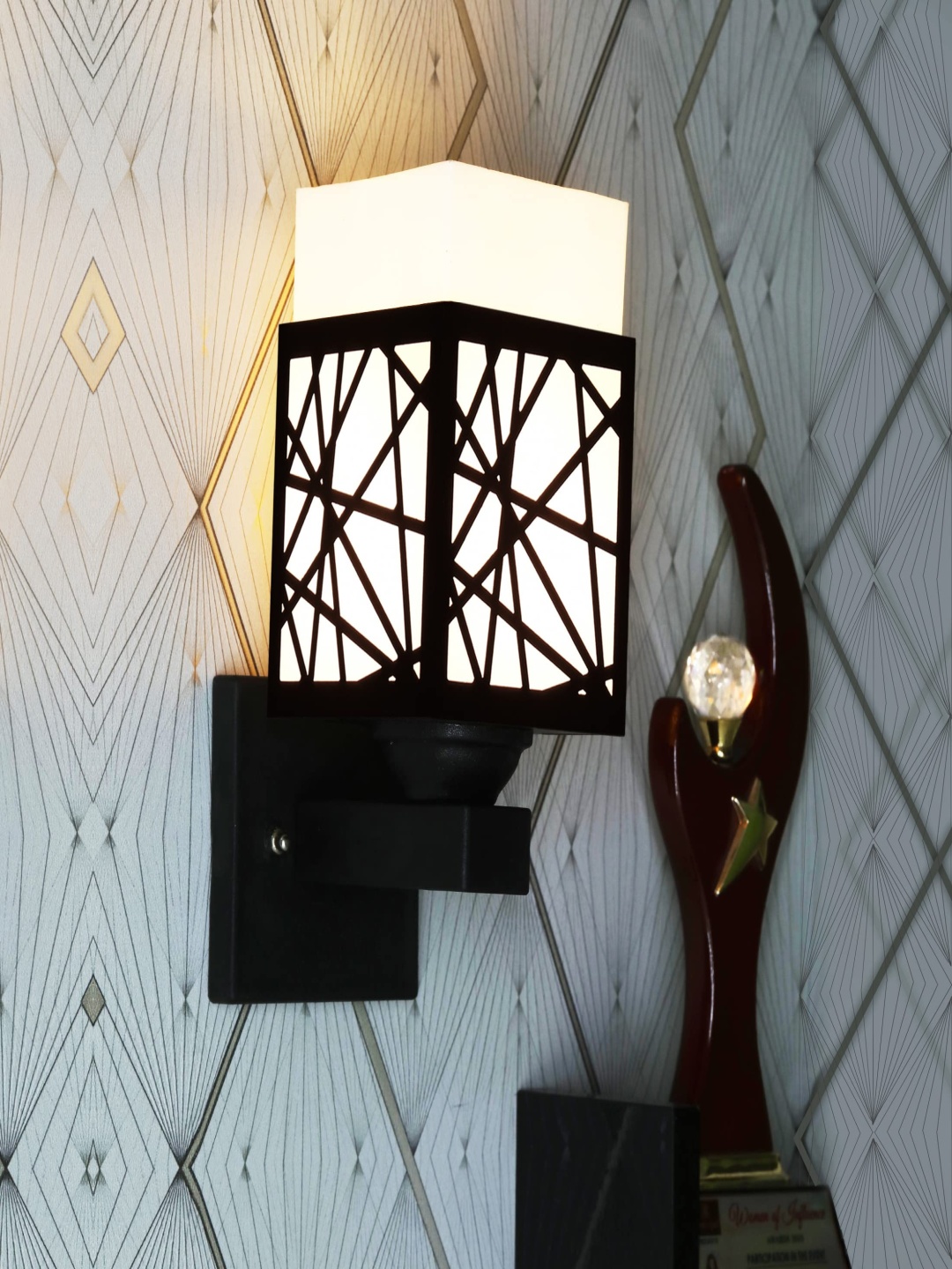 

Gojeeva Black & White Textured Wooden Rectangle Shaped Wall Lamp