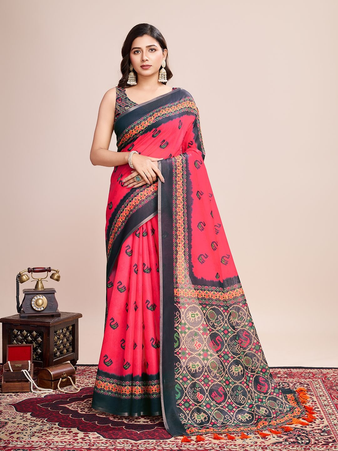 

LeeliPeeri Designer Ethnic Motifs Linen Blend Saree, Pink