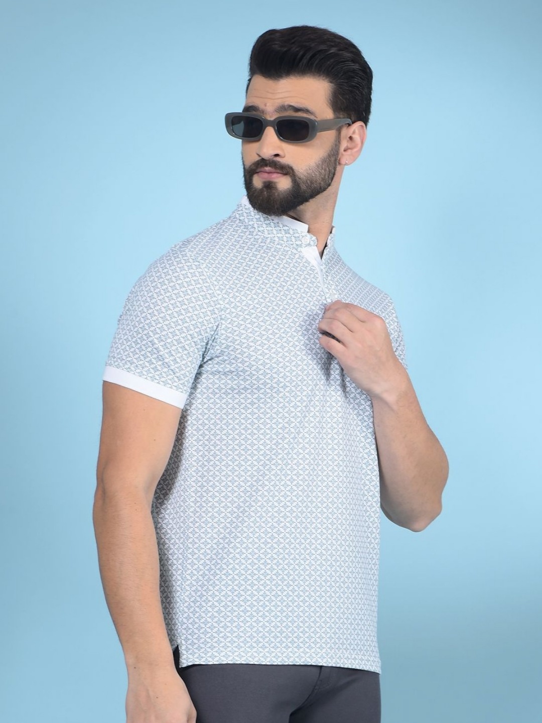 

Crimsoune Club Men Typography Printed Mandarin Collar Pockets Slim Fit T-shirt, Green