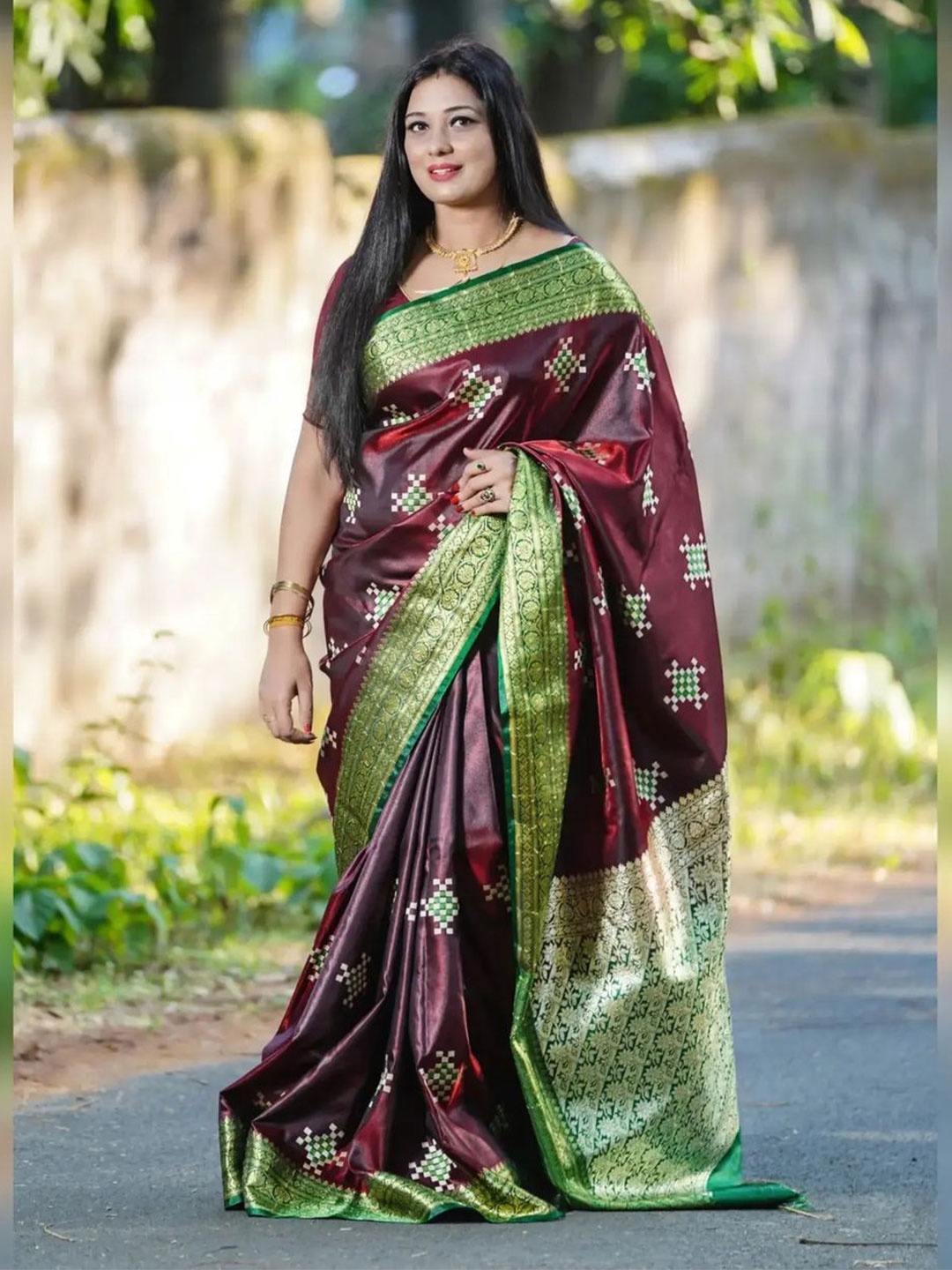 

GS CREATION Woven Design Zari Satin Banarasi Saree, Maroon