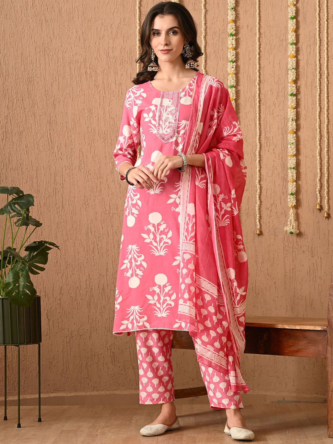 

Anouk Women Floral Printed Regular Kurta with Trousers & With Dupatta, Pink