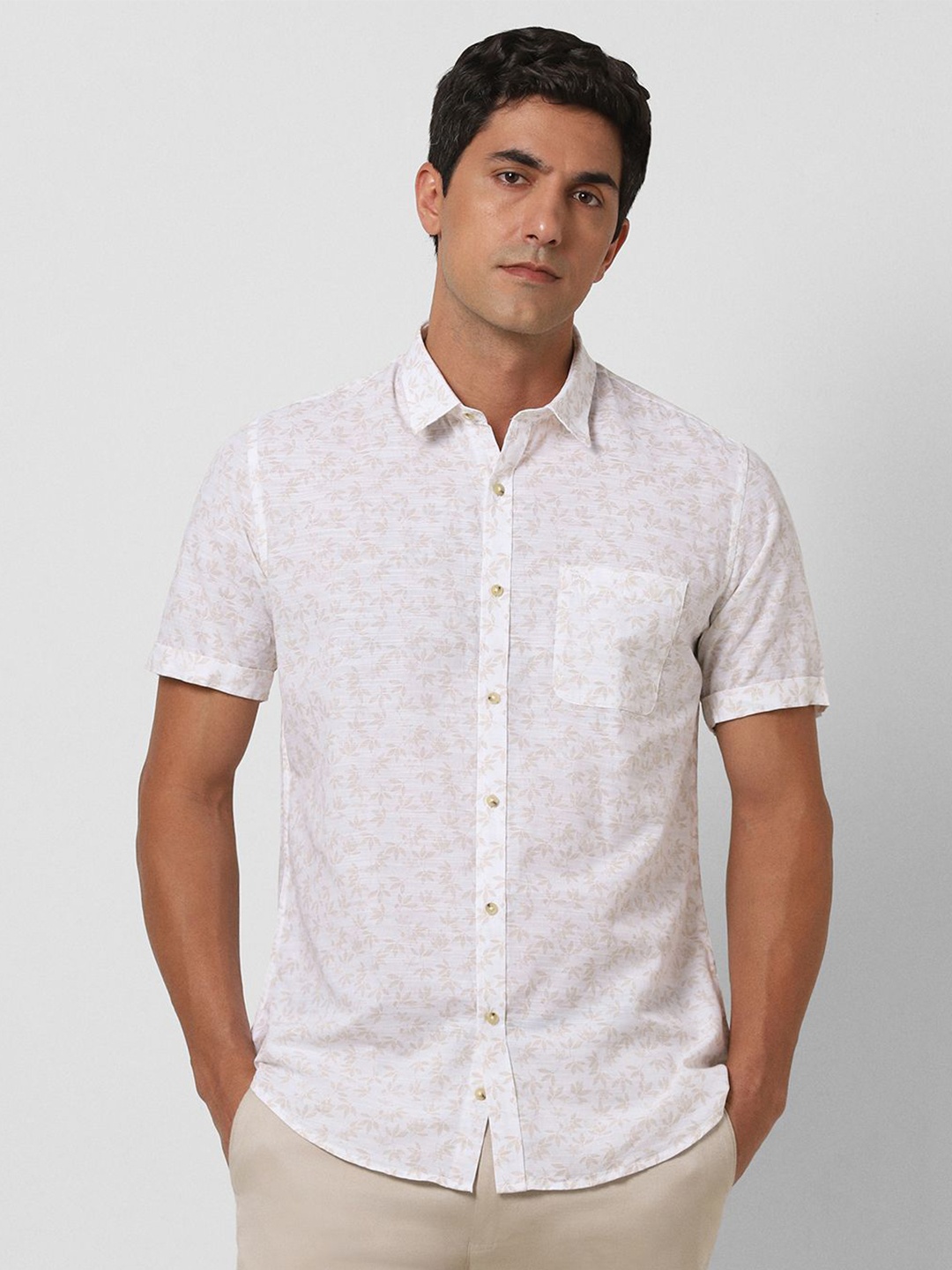 

Peter England Casuals Men Slim Fit Floral Opaque Printed Casual Shirt, White