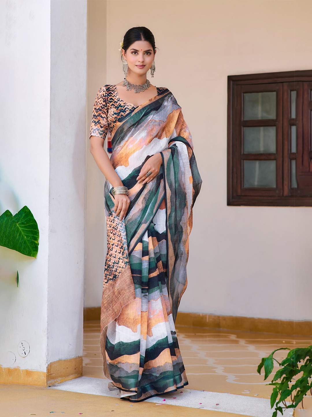 

Quelea Tie and Dye Linen Blend Khadi Saree, Blue