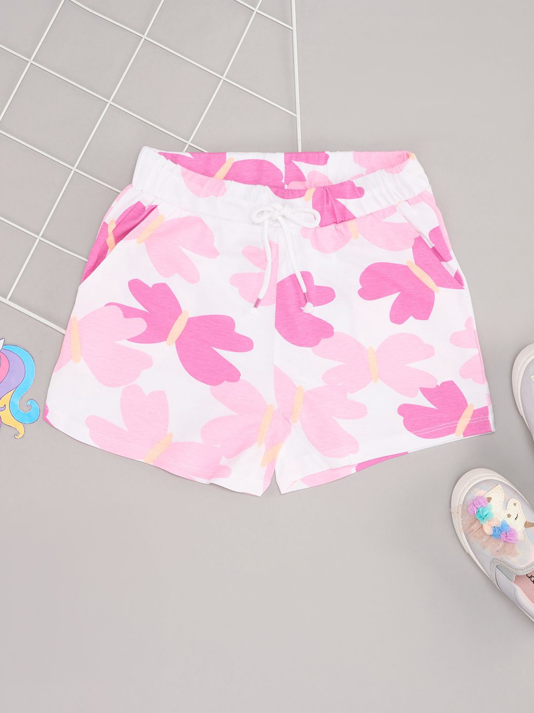 

Pantaloons Junior Girls Floral Printed Regular Fit Mid-Rise Shorts, White