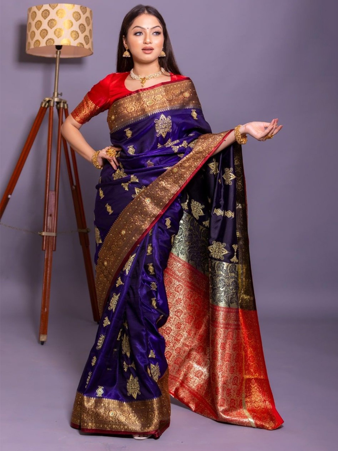 

GS CREATION Woven Design Zari Satin Banarasi Saree, Navy blue