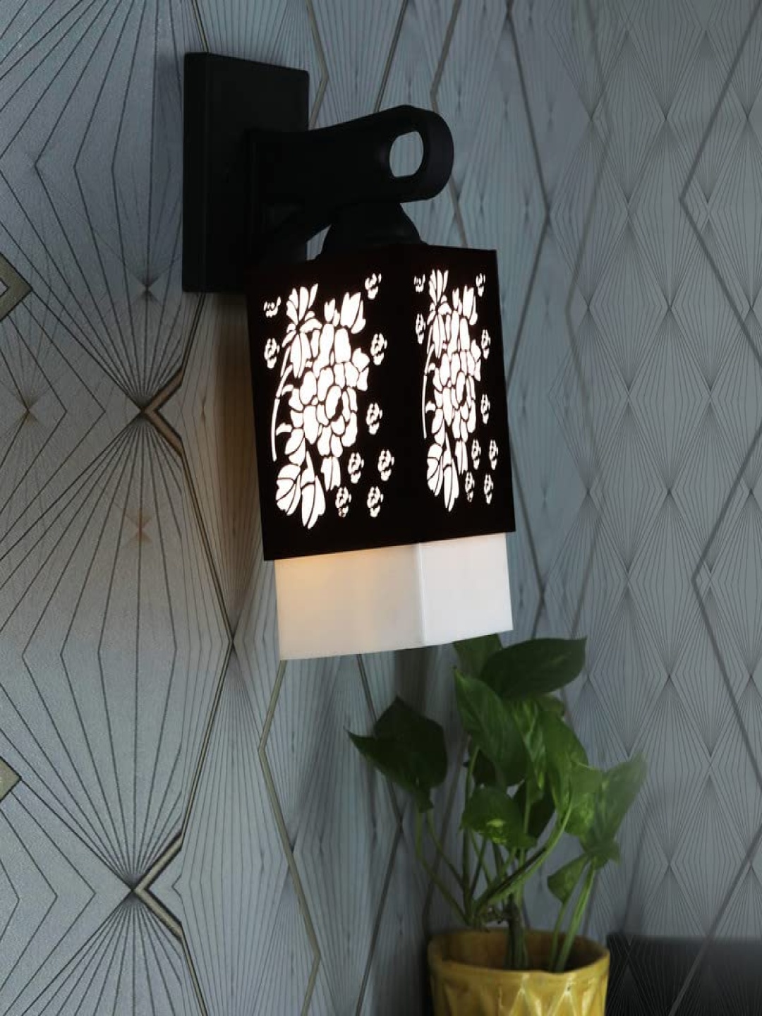 

Gojeeva Black & White Textured Wooden Rectangle Shaped Wall Lamp