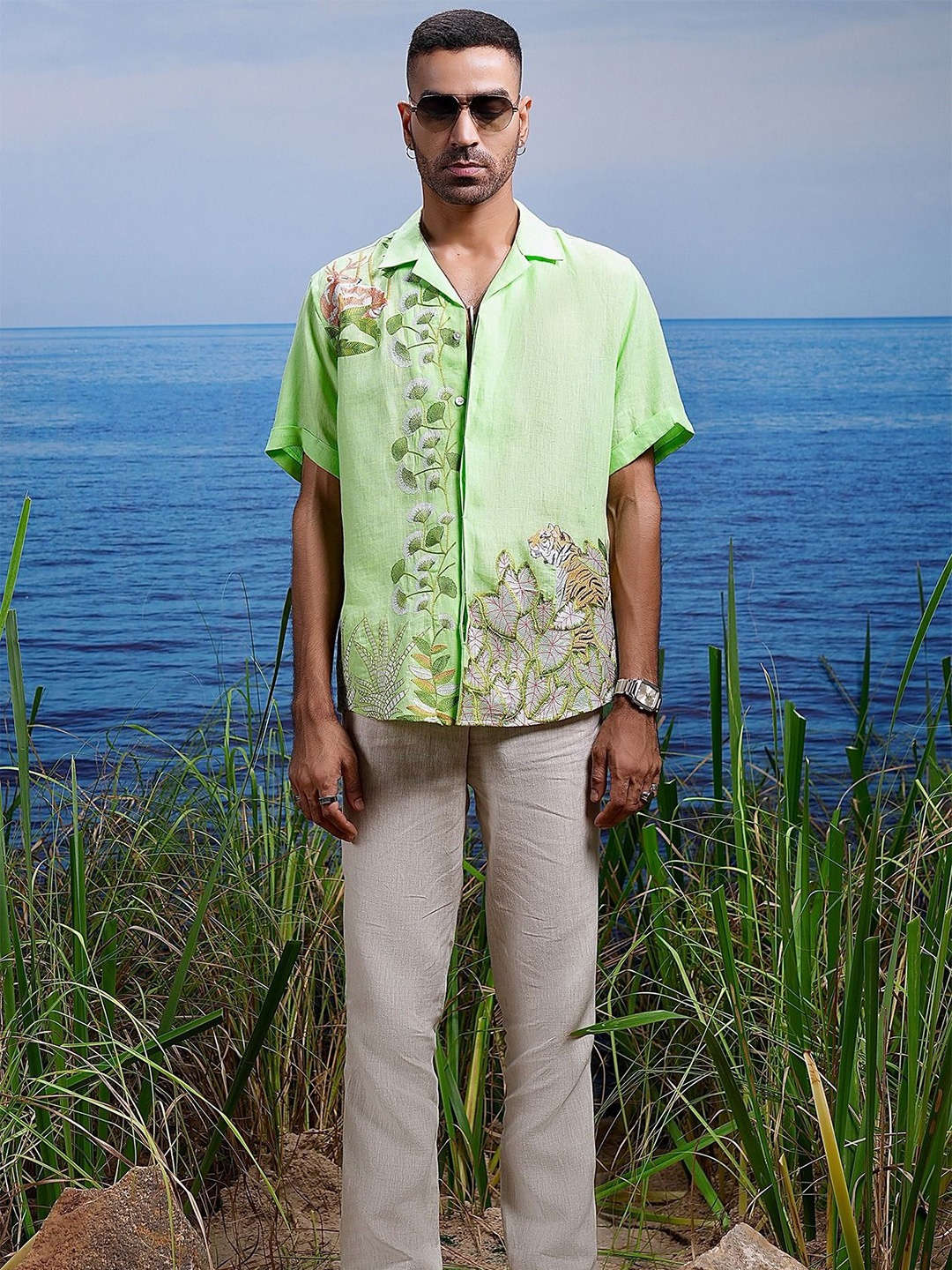 

ASUKA Men Floral Opaque Printed Casual Shirt, Green