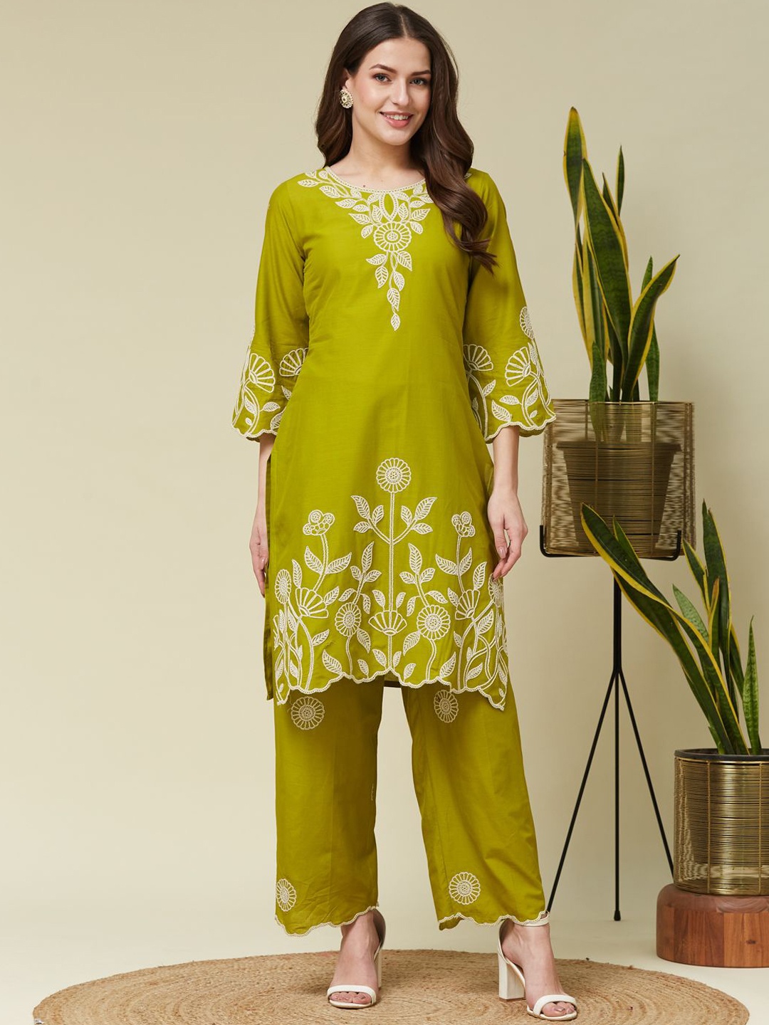 

MOKOSH Women Embroidered Regular Thread Work Pure Cotton Kurta with Trousers, Lime green