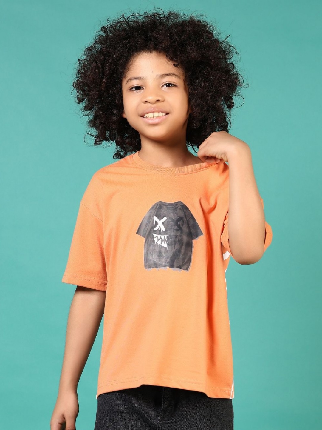 

V-Mart Boys Printed Pockets T-shirt, Rust