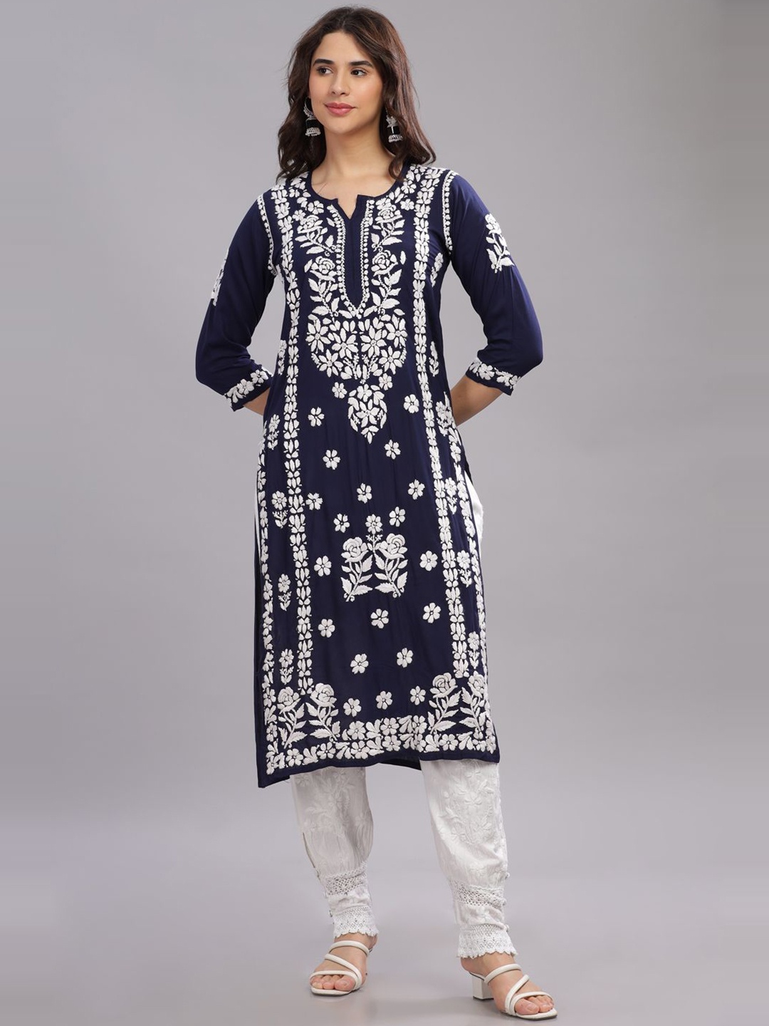 

Club Loom Floral Embroidered Notch Neck Chikankari Pure Cotton Straight Kurta, Navy blue