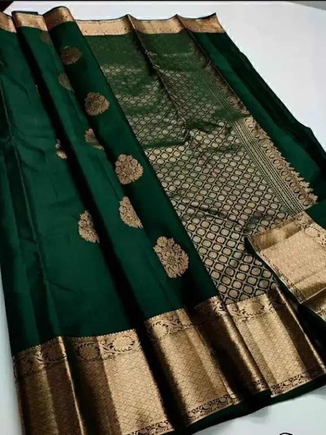 

SAADHVI Woven Design Zari Pure Silk Kanjeevaram Saree, Green
