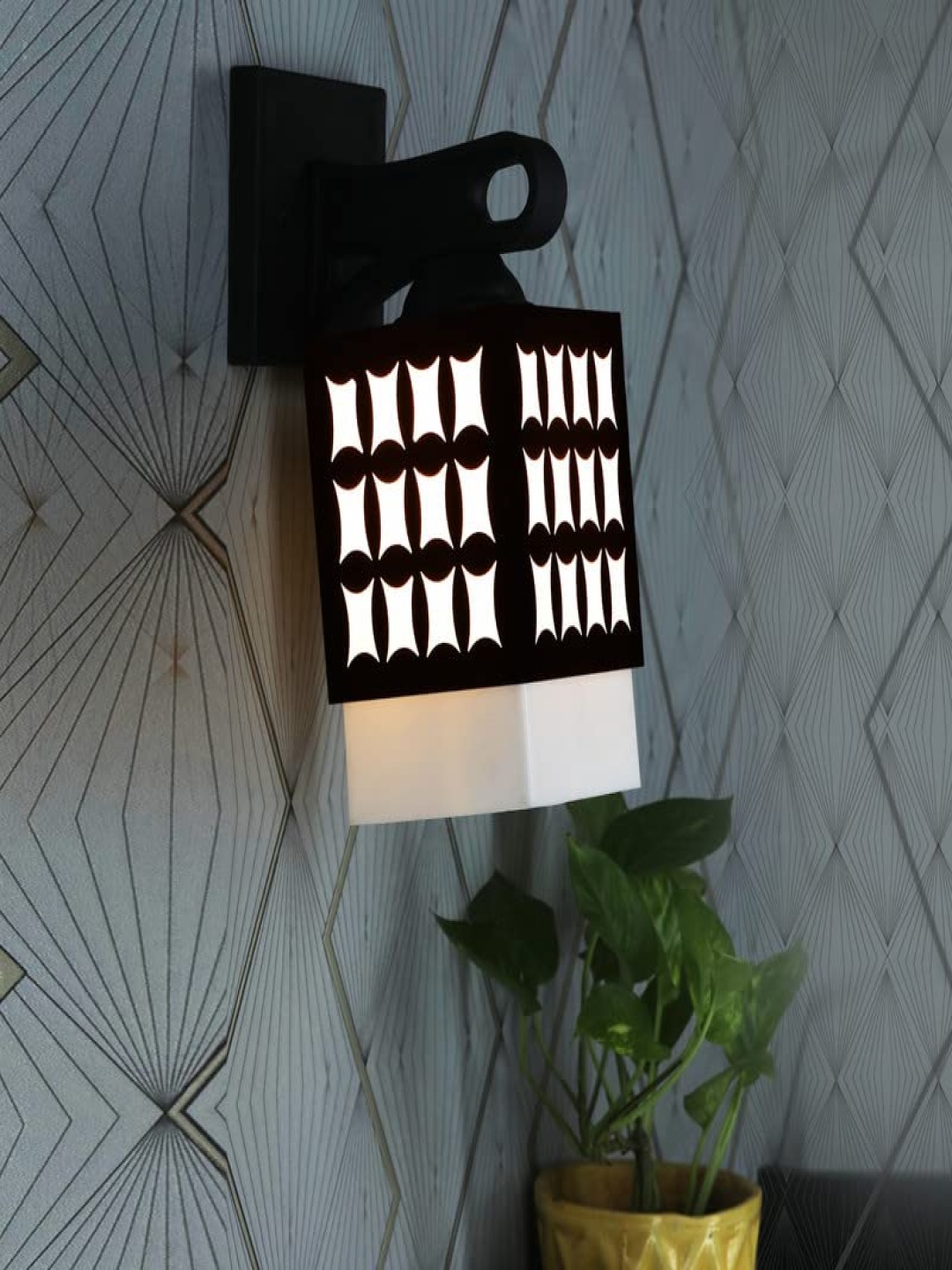 

Gojeeva Black & White Textured Wooden Rectangle Shaped Wall Lamp