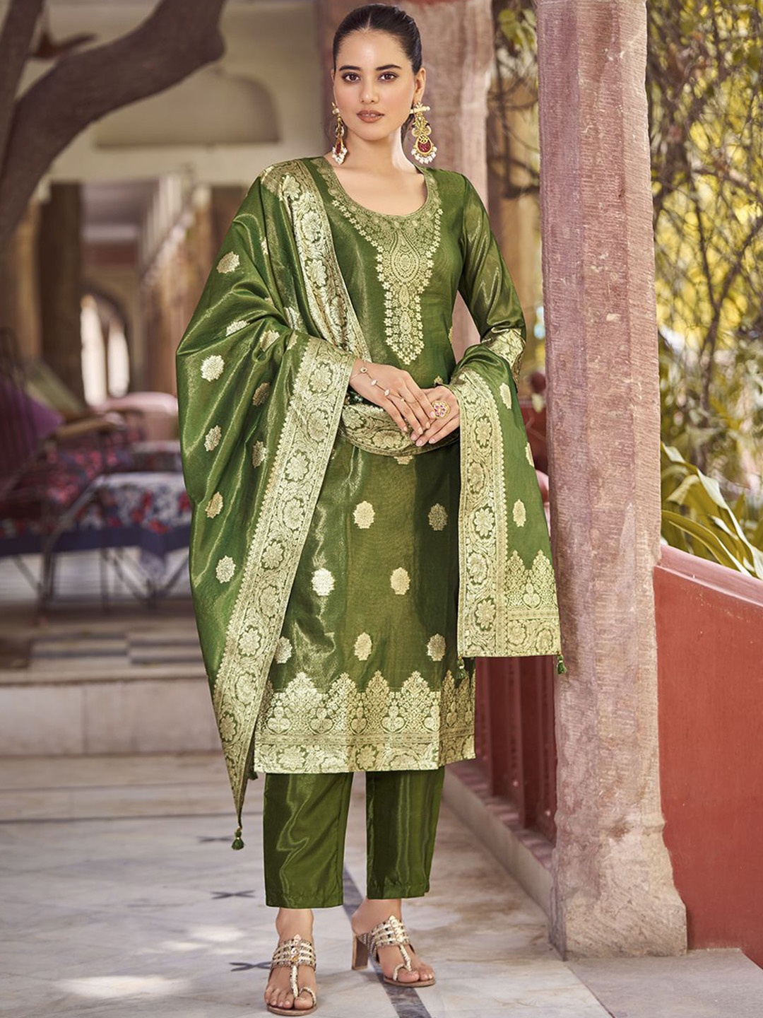 

HRITIKA Women Ethnic Motifs Regular Kurta with Trousers & With Dupatta, Green
