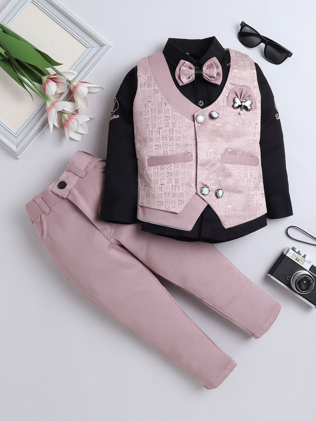 

FOURFOLDS Boys Single-Breasted Self-Design 3-Piece Suit, Pink
