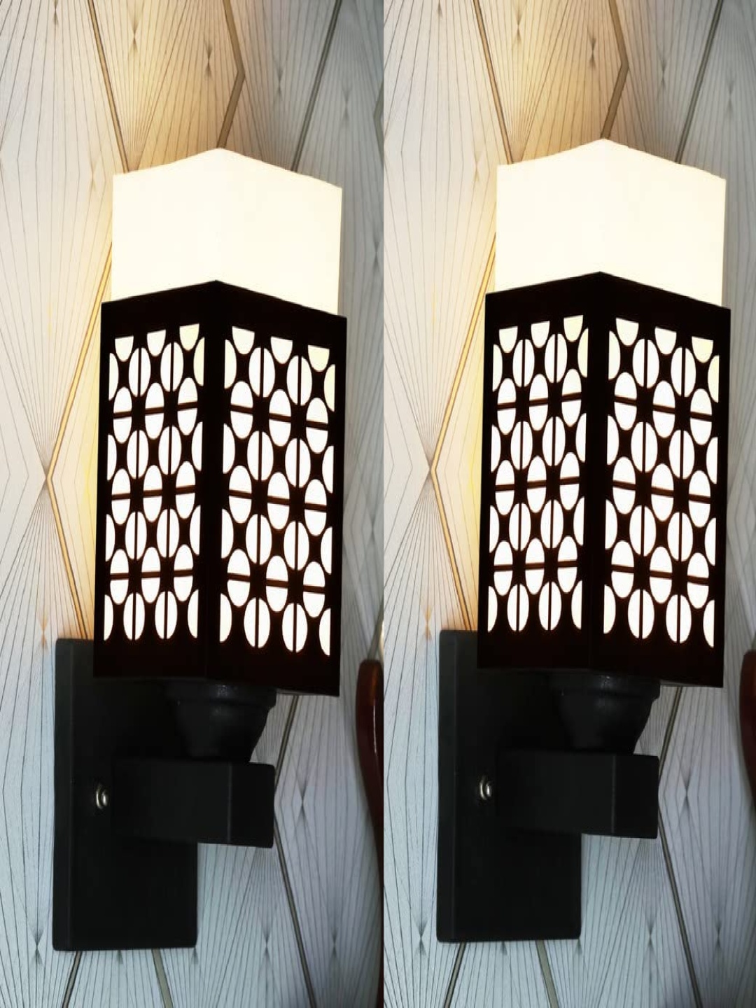 

Gojeeva Black & White Textured Wooden Square Shaped Wall Lamp