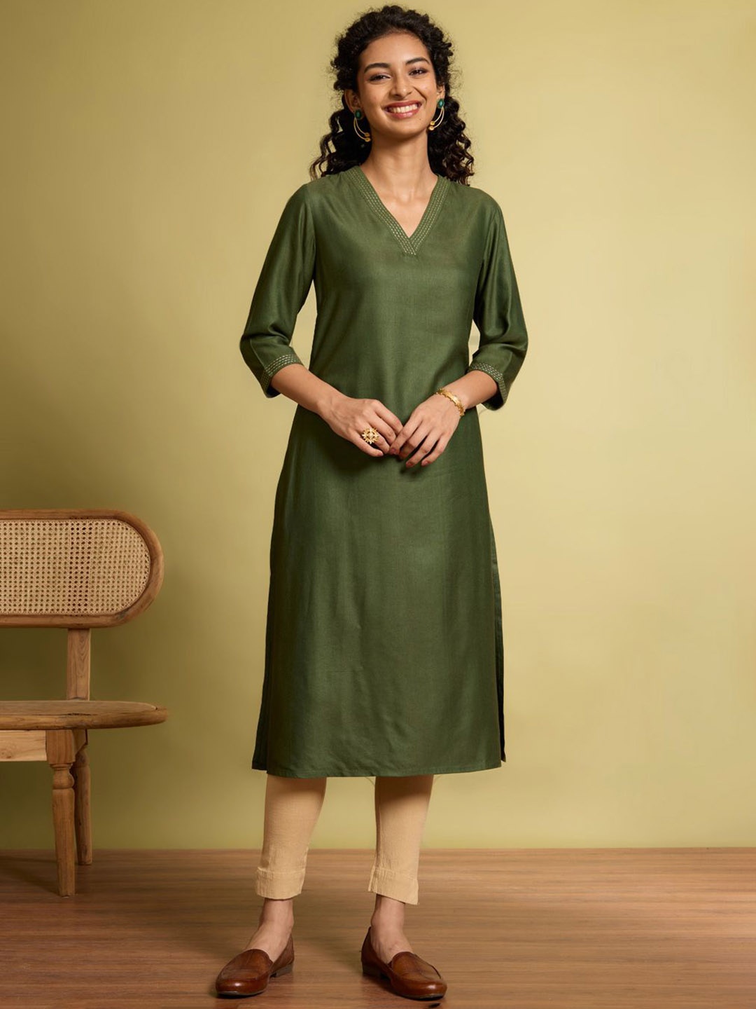 

Taneira V-Neck Straight Kurta, Green