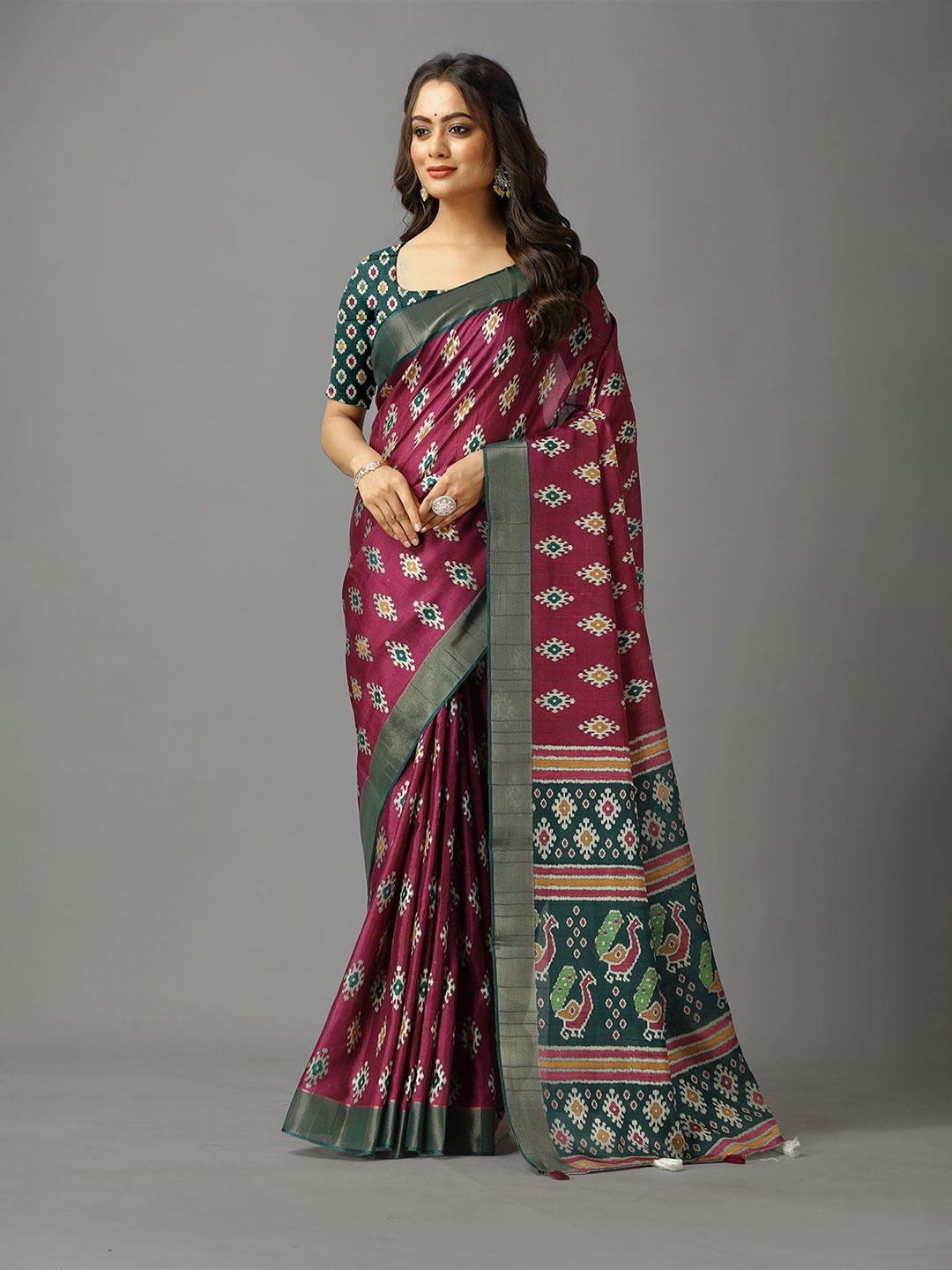 

VIRENDRA TEXTILES Ethnic Motifs Zari Saree, Maroon