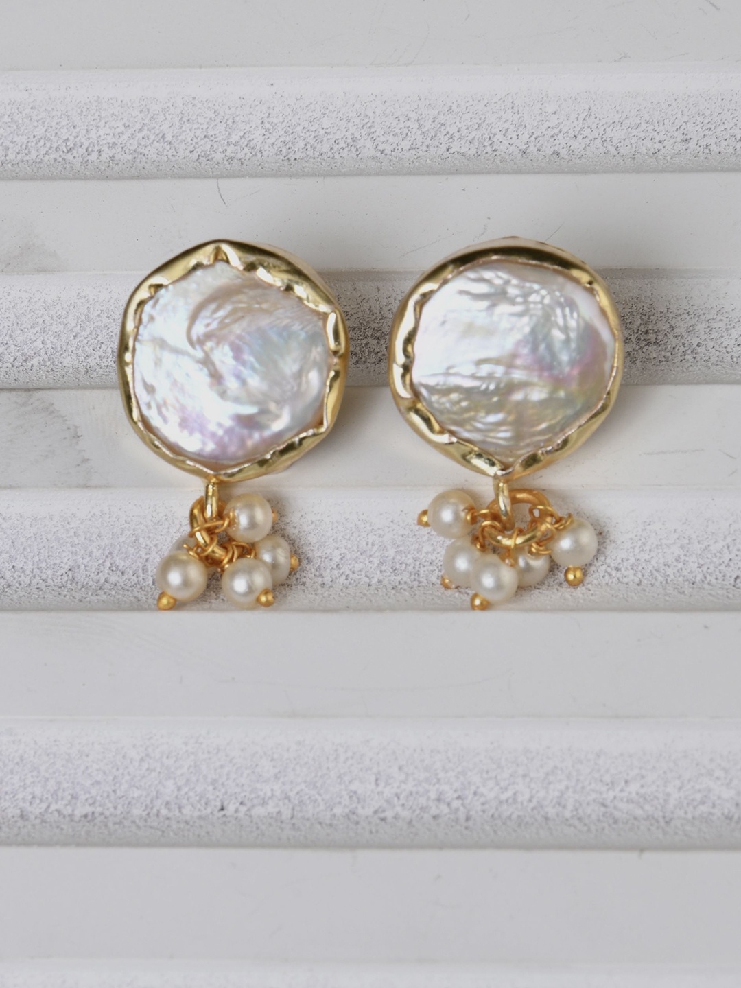 

TOTAPARI Gold-Plated Pearls Circular Shaped Studs