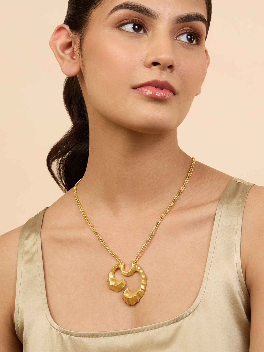 

MNSH Gold-Plated Coral Necklace