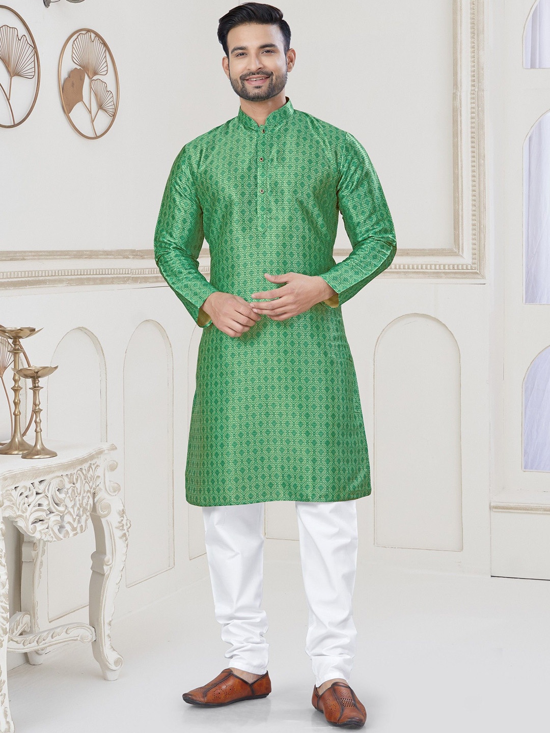 

OUTLUK Ethnic Motifs Woven Design Mandarin Collar Jacquard Silk Kurta With Pyjamas, Green