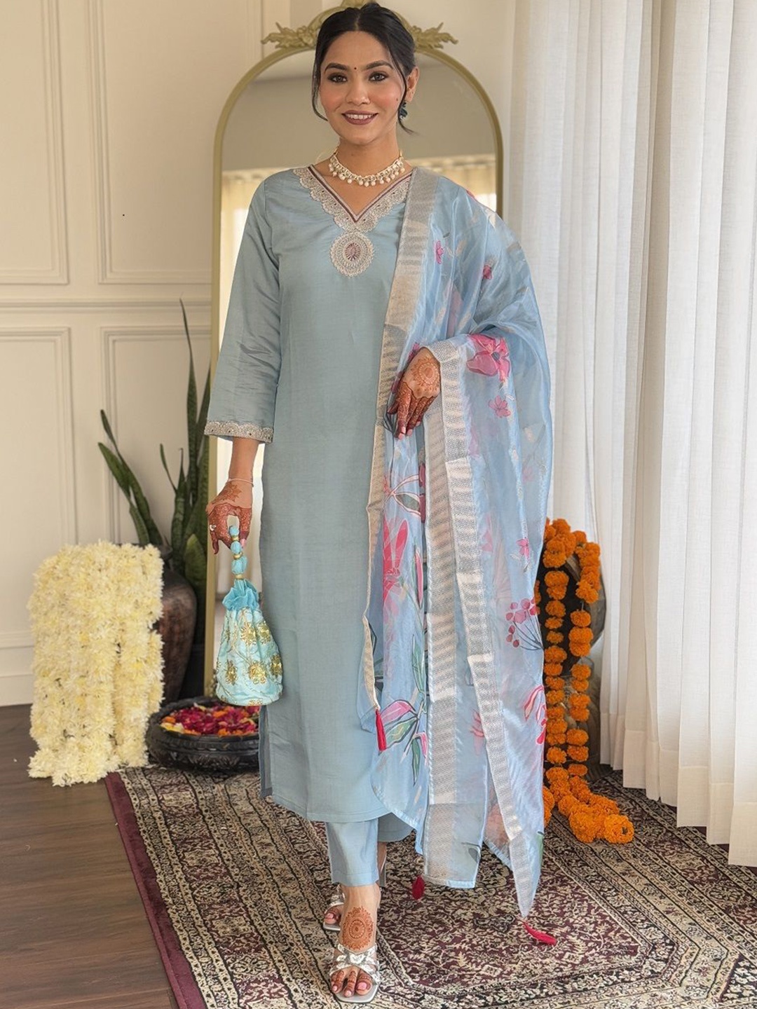 

KAUTIK FABRICS Women Embroidered Regular Thread Work Raw Silk Kurta with Trousers & With Dupatta, Grey