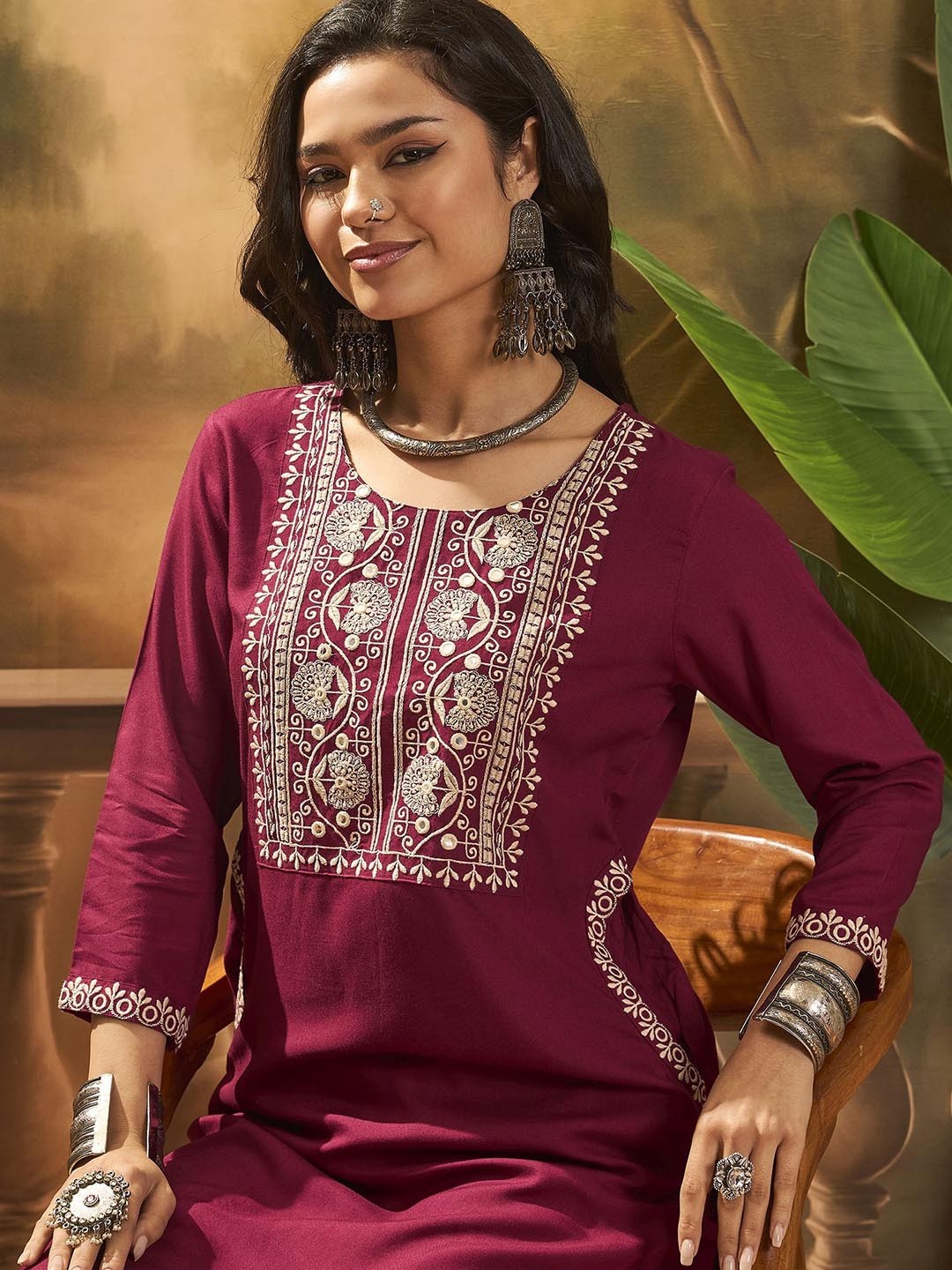 

Sangria Embroidered Straight Kurta With Trousers, Maroon