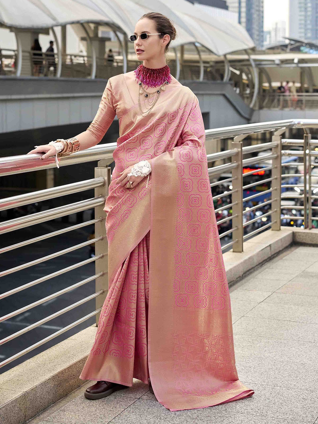 

Mitera Woven Design Zari Silk Blend Kanjeevaram Saree, Pink