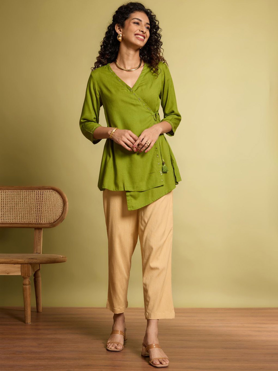 

Taneira Embellished V-Neck Angrakha Kurta, Green