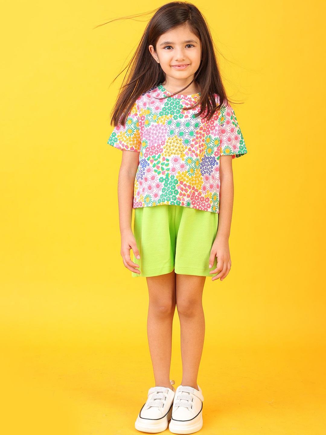 

Anthrilo Girls Printed Round Neck Pure Cotton T-shirt With Shorts, White