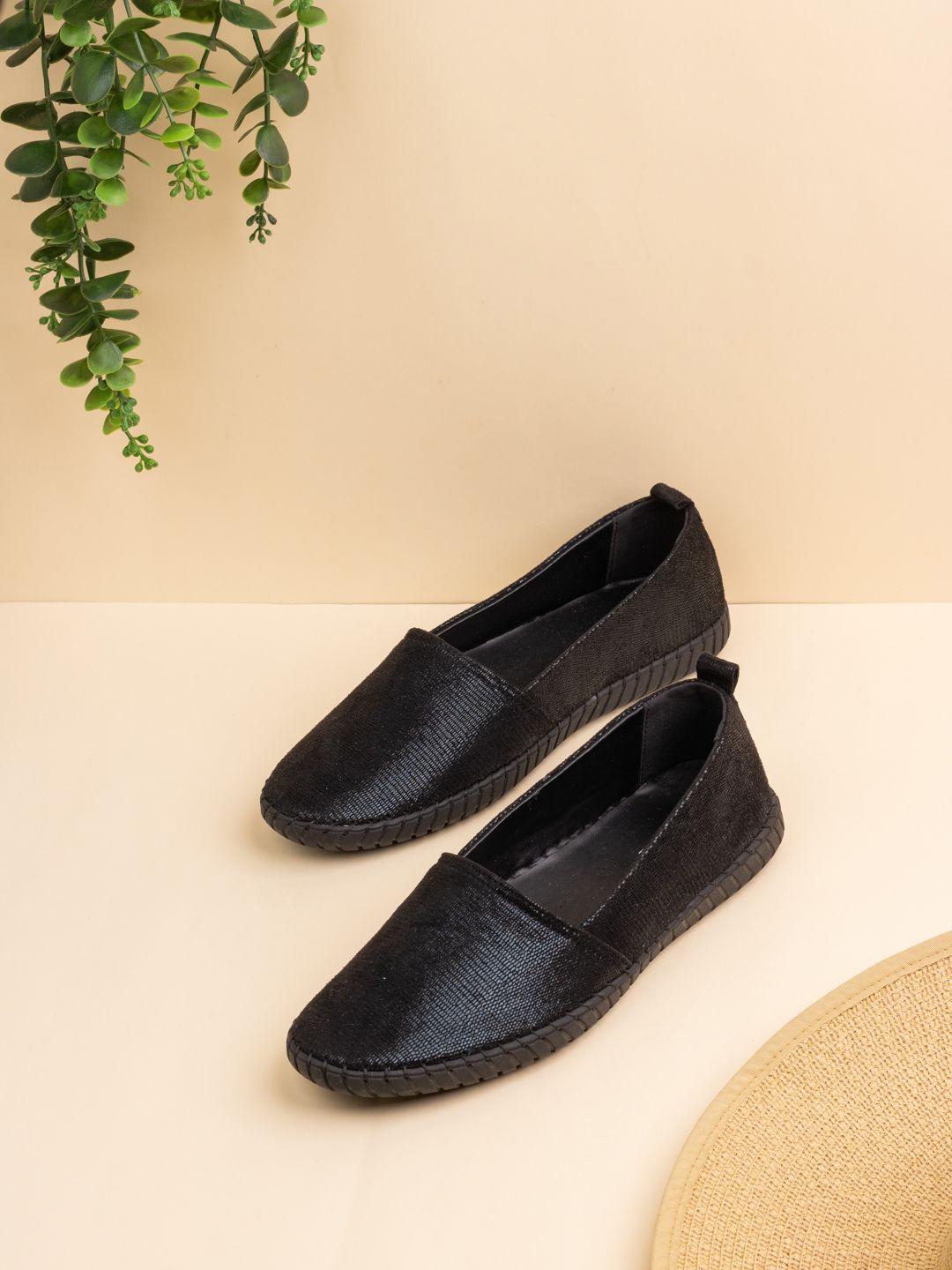 

Inc 5 Women Loafers, Black