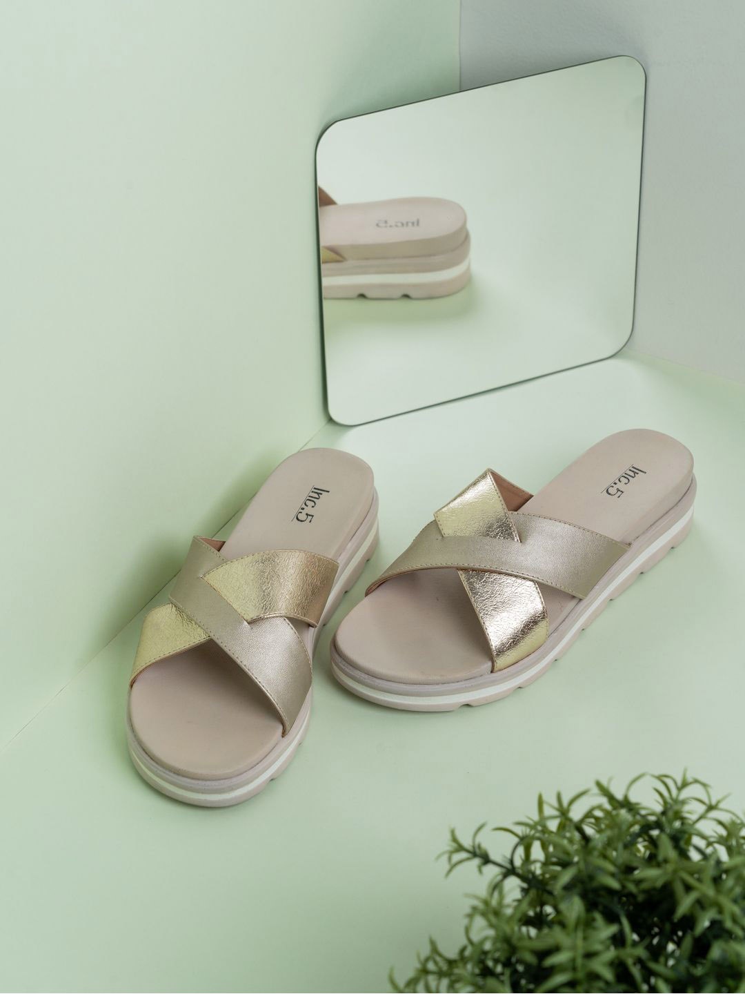 

Inc 5 Women Open Toe Flats, Gold