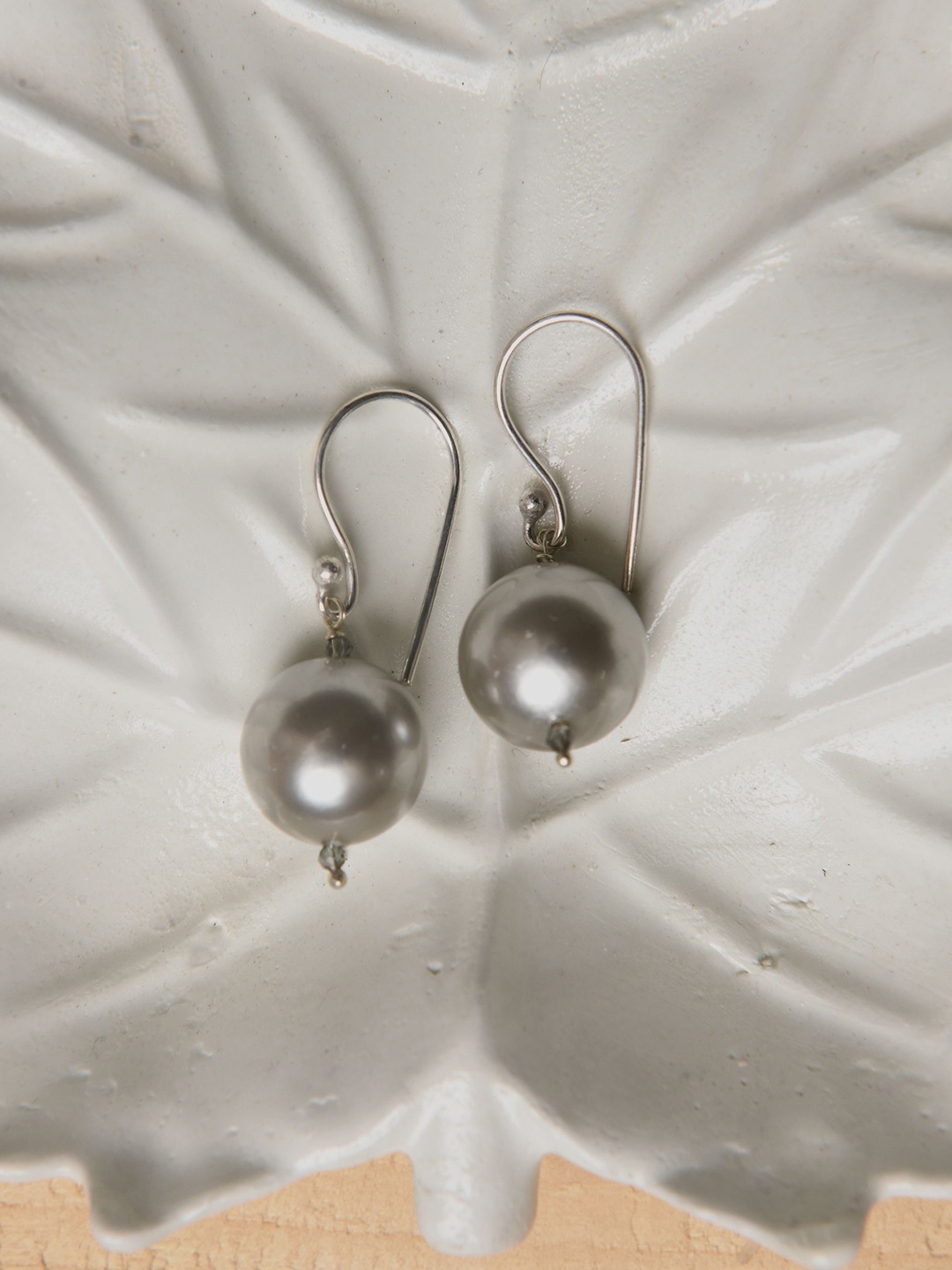 

TOTAPARI Silver-Plated Circular Shaped Drop Earrings