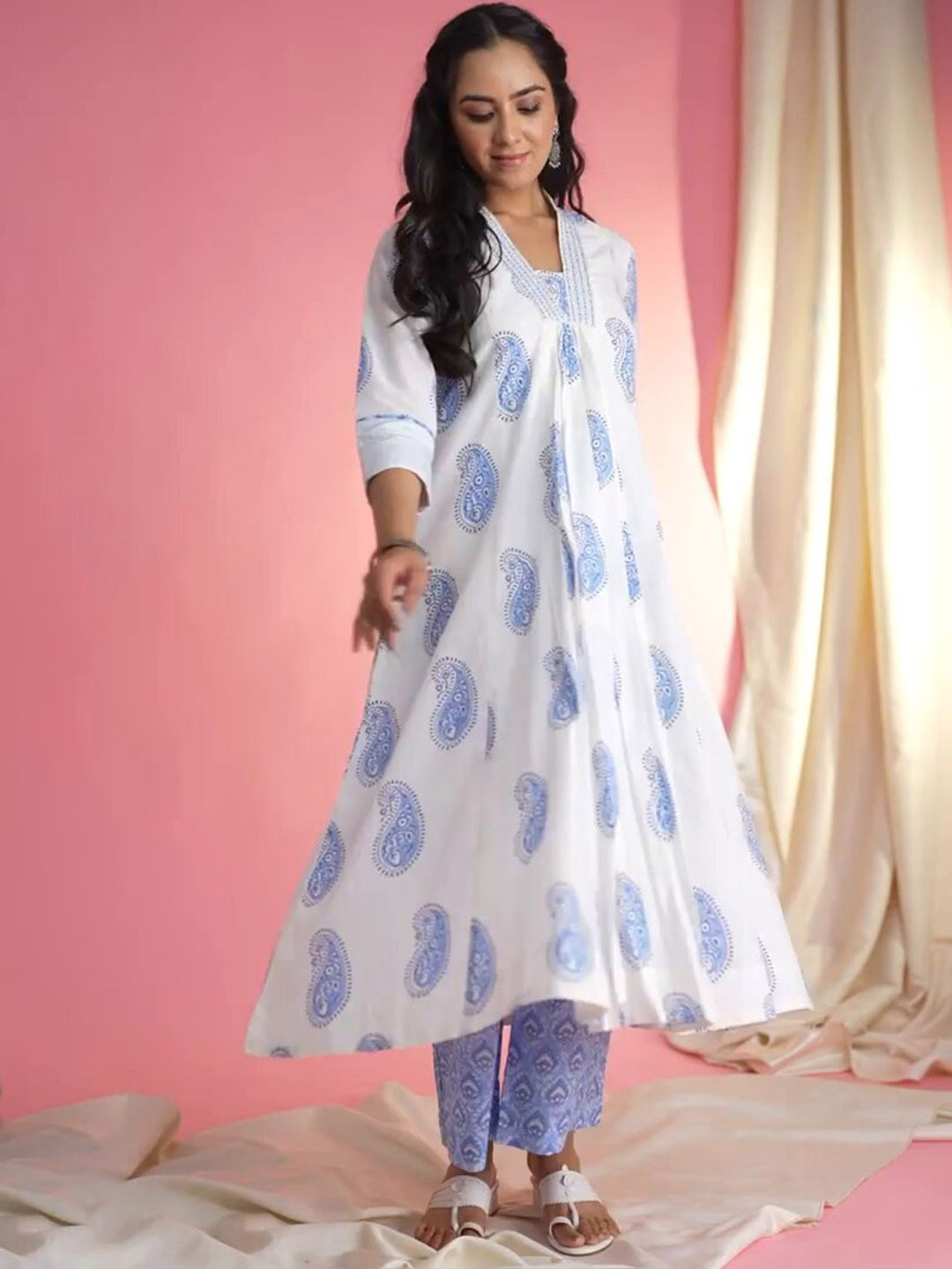 

PARTHVI Paisley Printed V Neck Thread Work Pure Cotton Anarkali Kurta With Trousers, White