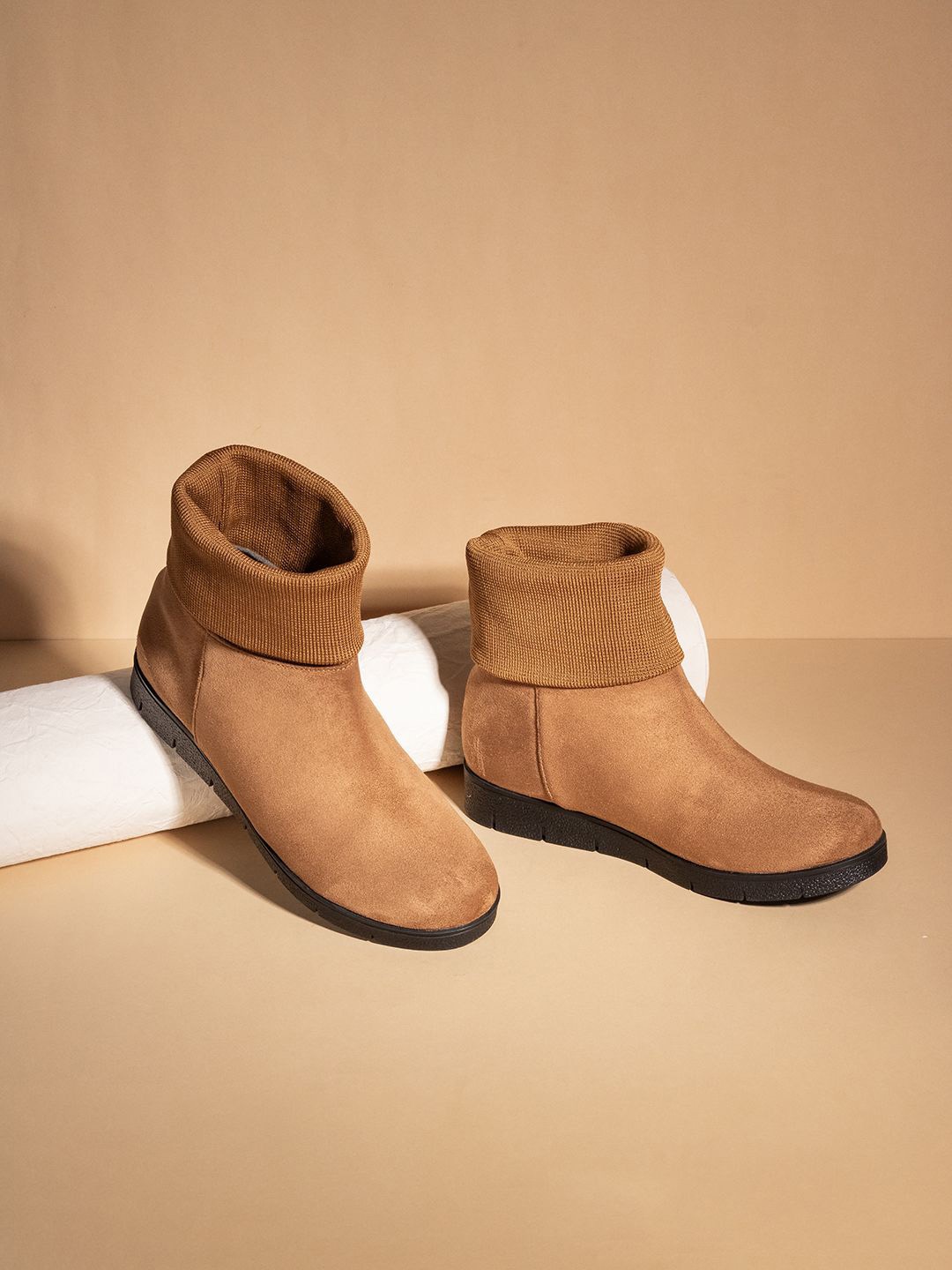 

Inc 5 Women Round Toe Ankle Boots, Tan