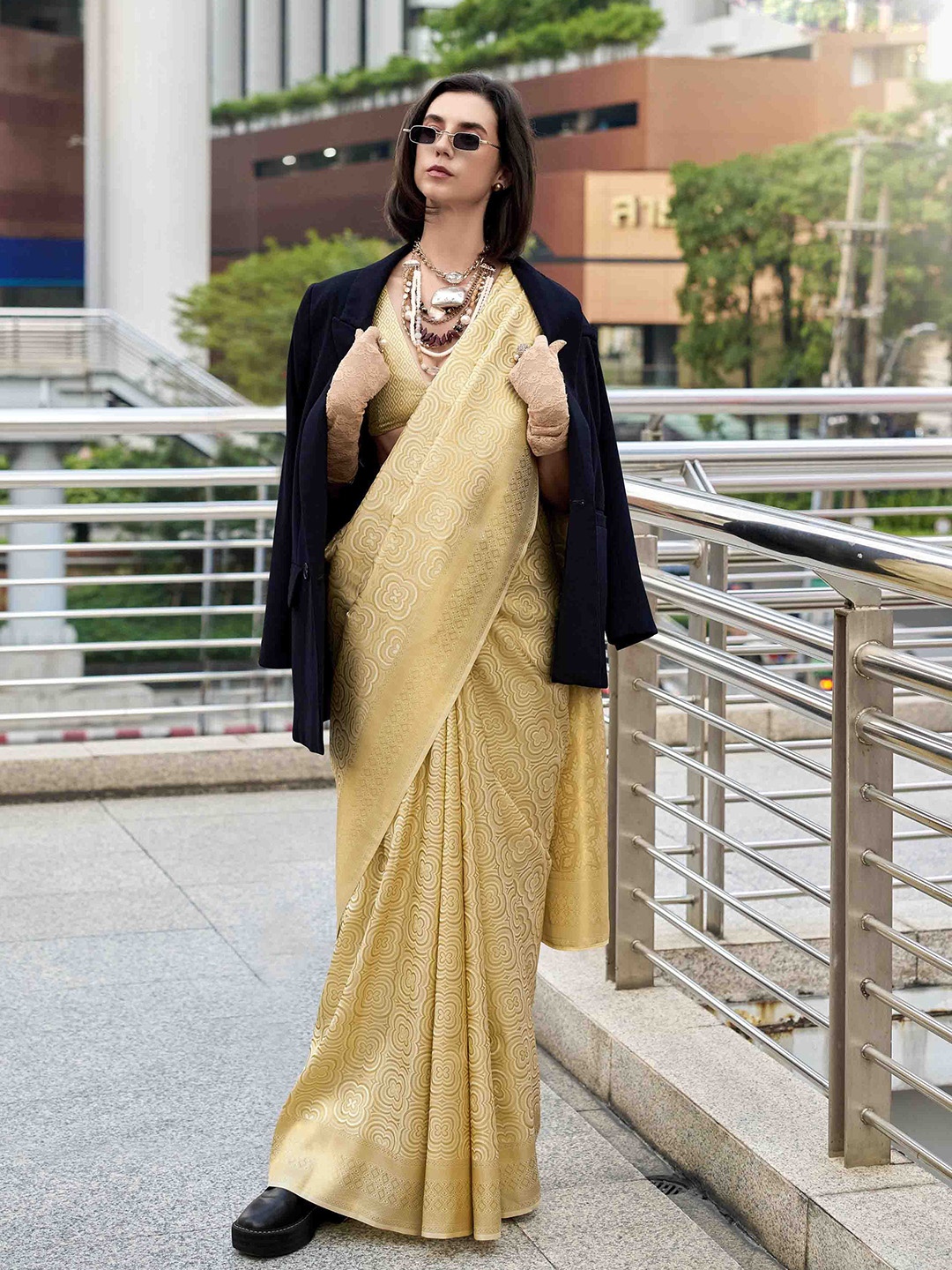 

Mitera Woven Design Zari Silk Blend Kanjeevaram Saree, Gold