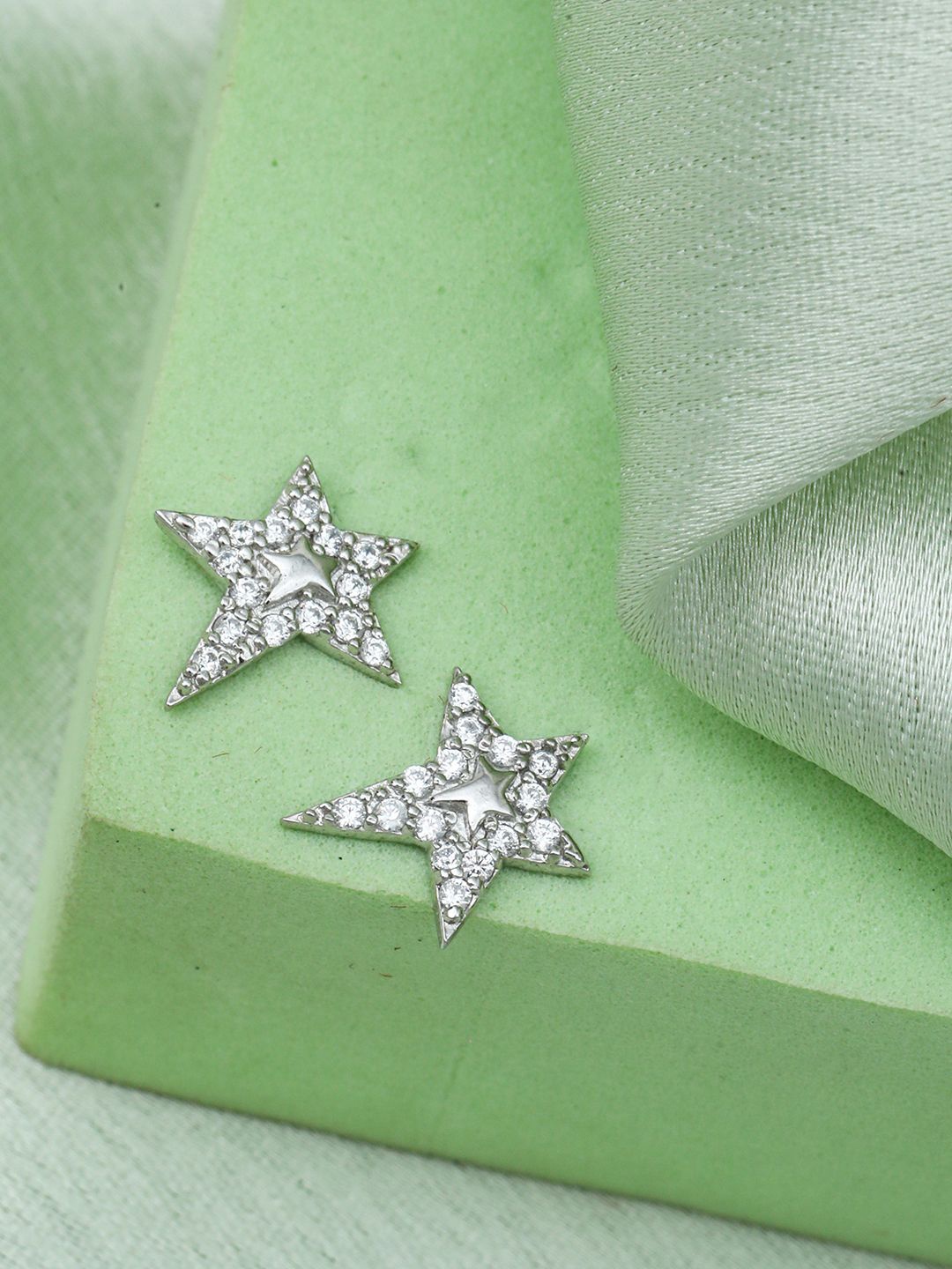 

MAIRA 925 Sterling Silver Rhodium-Plated Artificial Stones Studed Star Shaped Studs